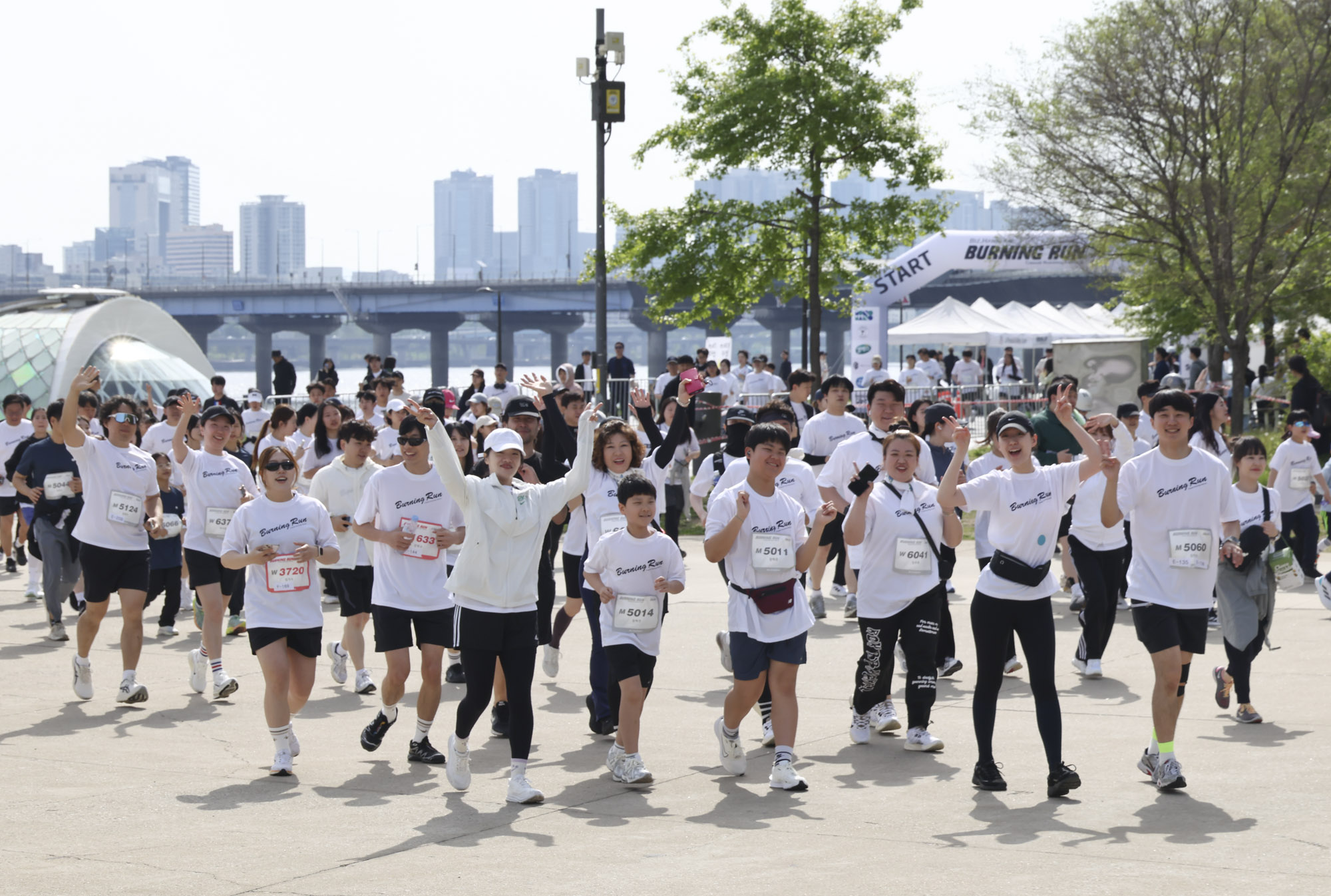 버닝런;버닝런2025;마라톤;비즈한국마라톤