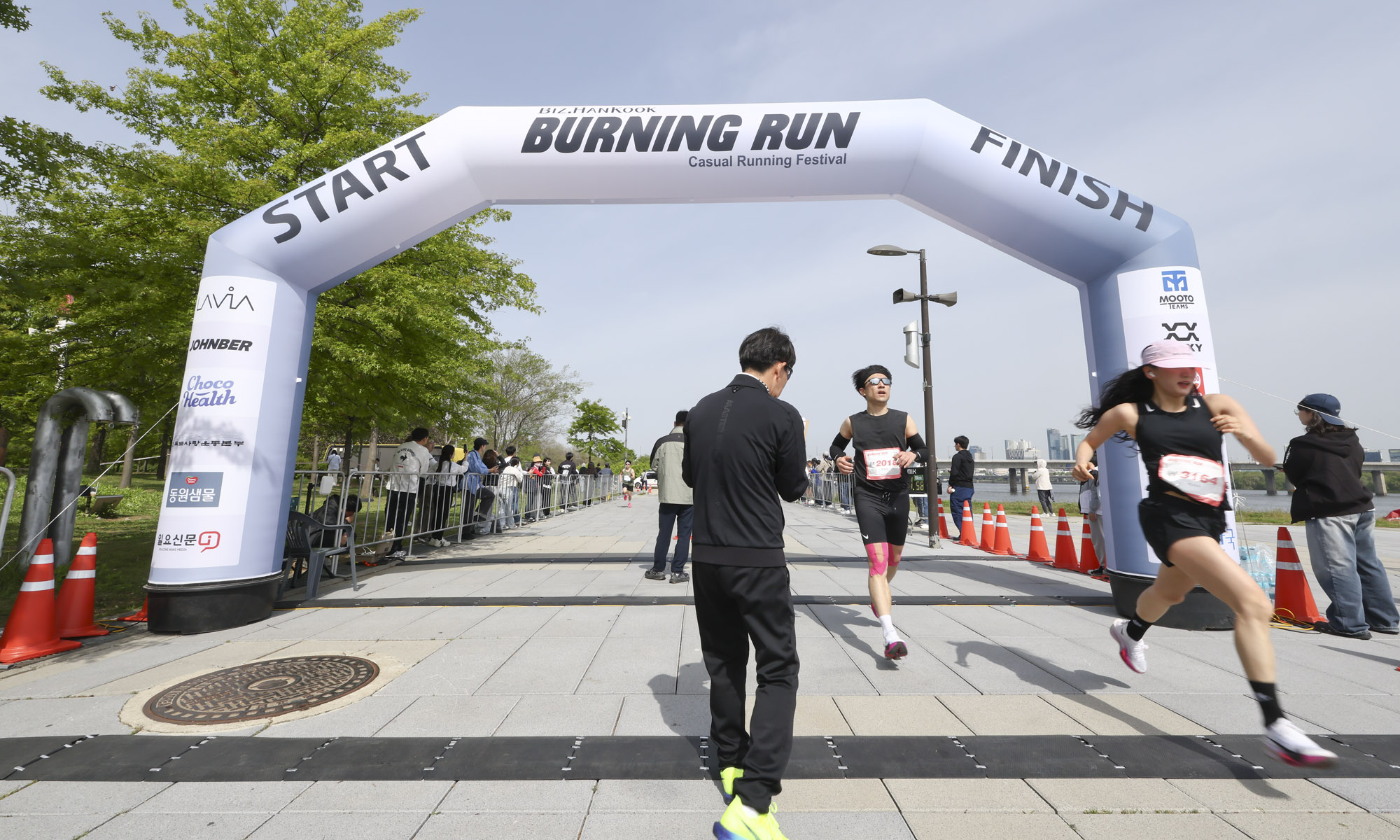버닝런;버닝런2025;마라톤;비즈한국마라톤