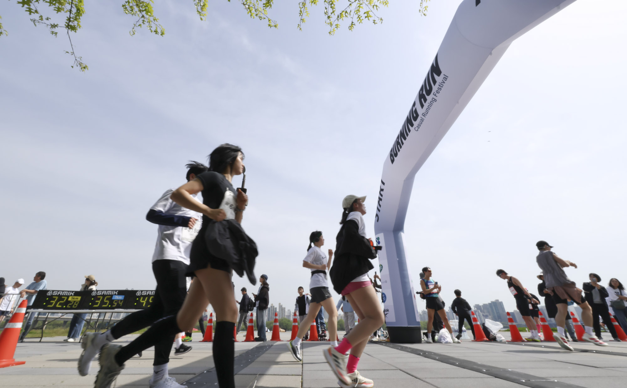 버닝런;버닝런2025;마라톤;비즈한국마라톤