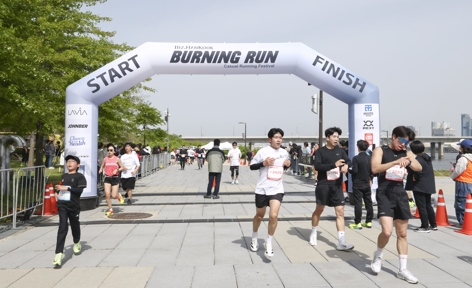 버닝런;버닝런2025;마라톤;비즈한국마라톤