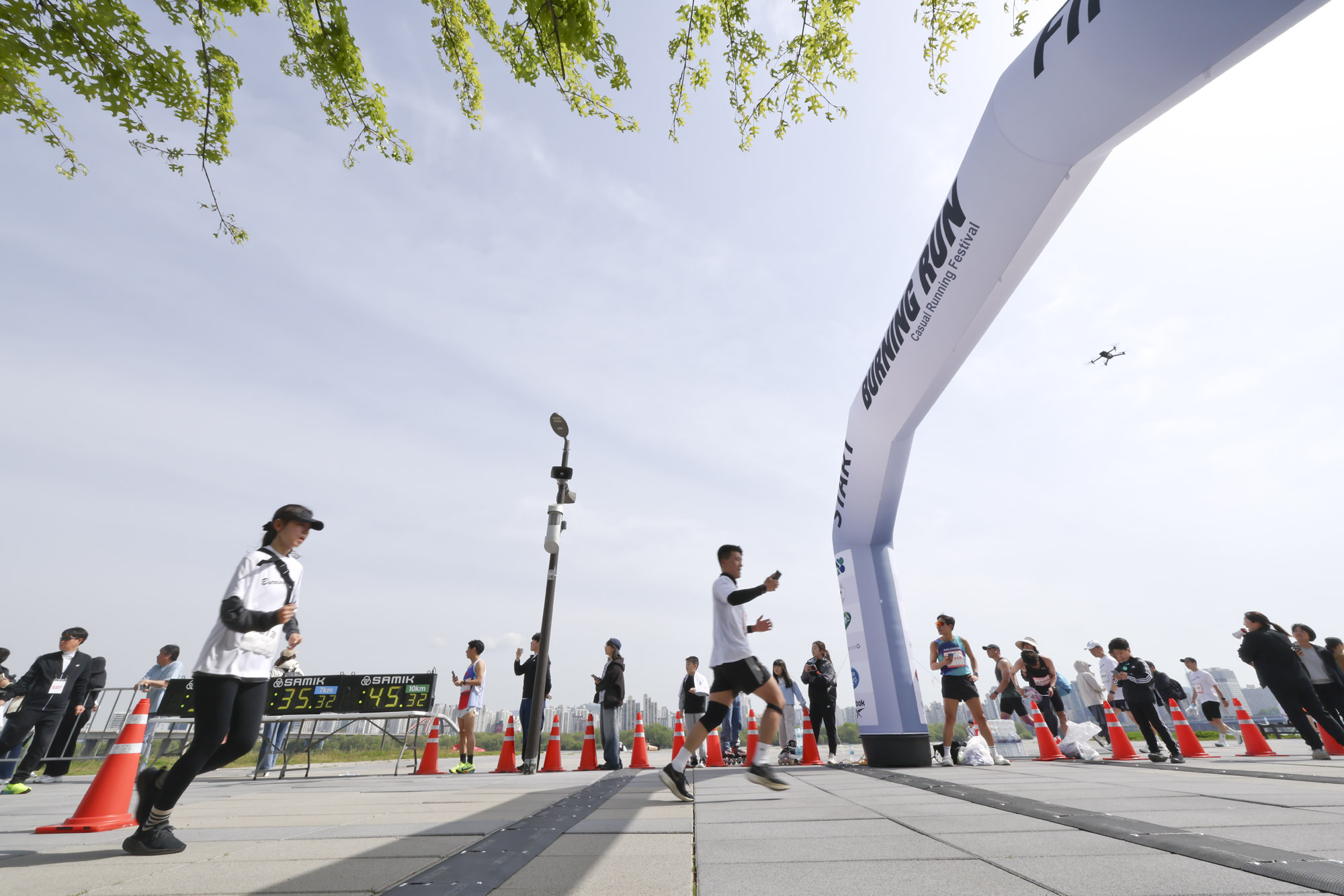 버닝런;버닝런2025;마라톤;비즈한국마라톤