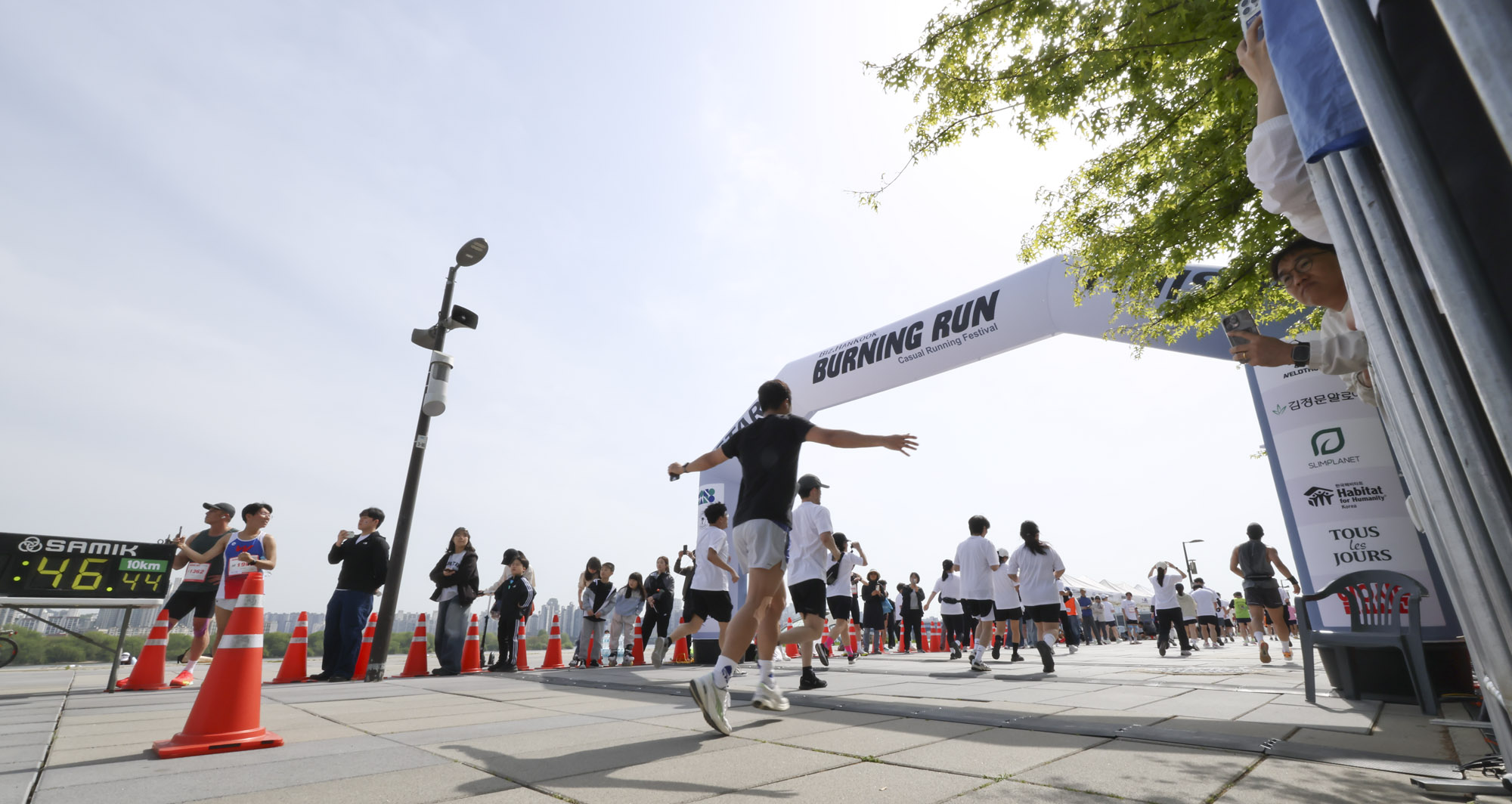 버닝런;버닝런2025;마라톤;비즈한국마라톤