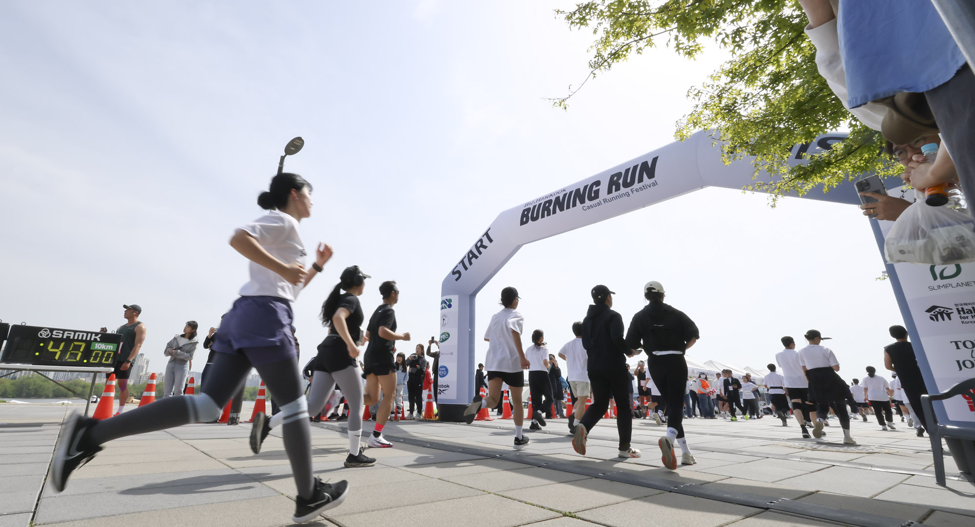 버닝런;버닝런2025;마라톤;비즈한국마라톤