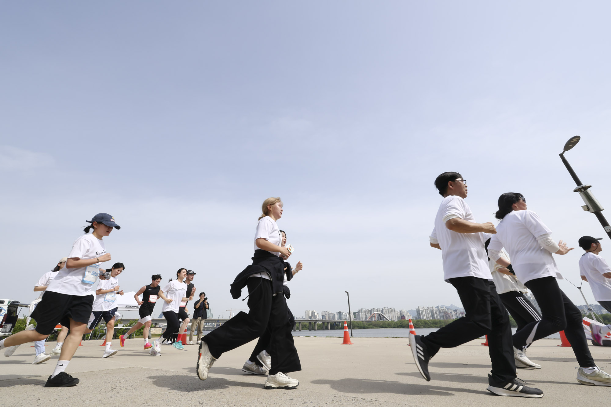 버닝런;버닝런2025;마라톤;비즈한국마라톤