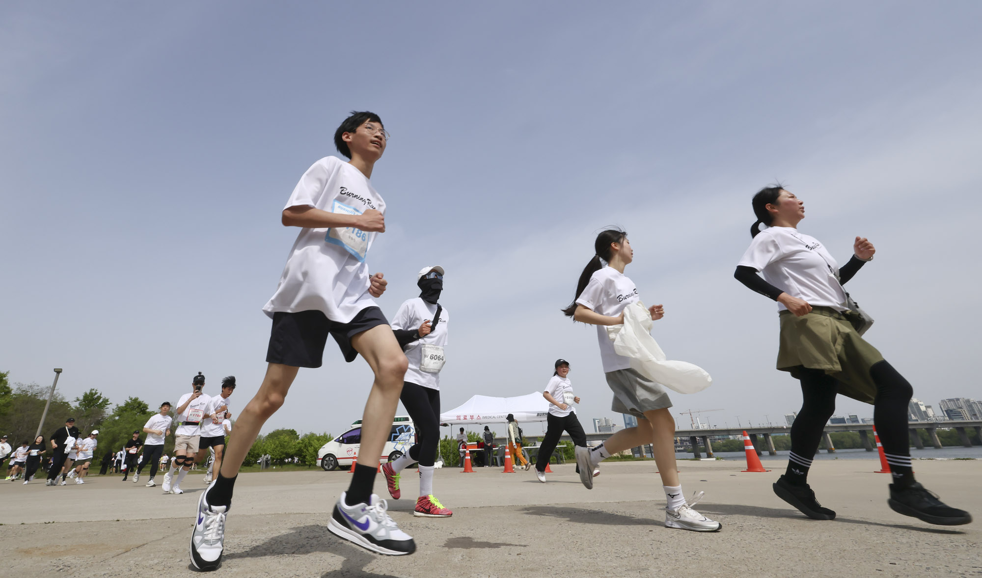 버닝런;버닝런2025;마라톤;비즈한국마라톤