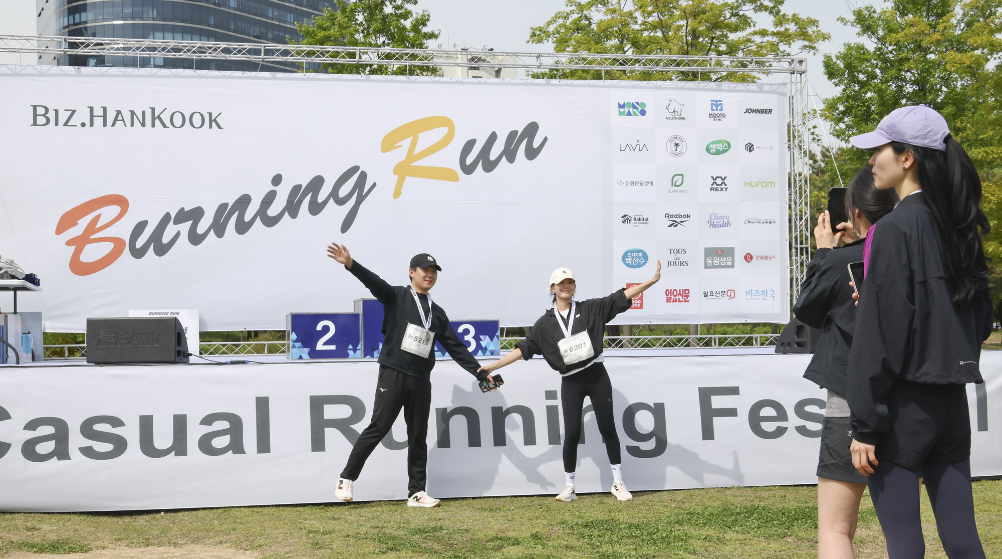 버닝런;버닝런2025;마라톤;비즈한국마라톤