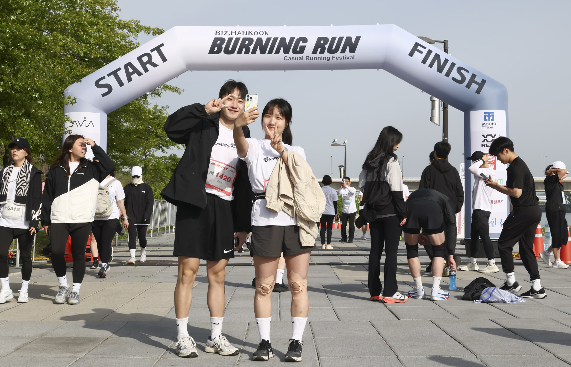 버닝런;버닝런2025;마라톤;비즈한국마라톤