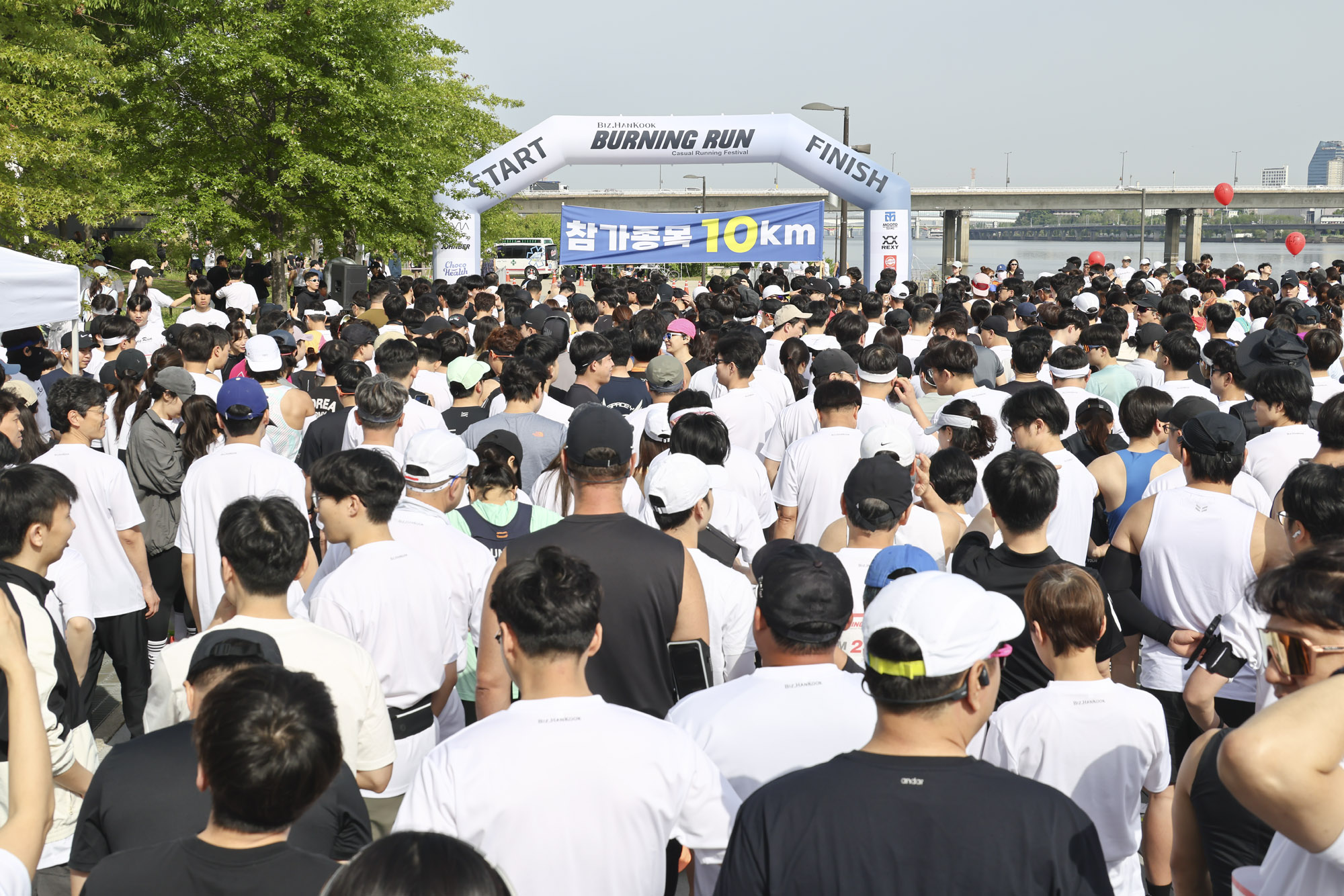 버닝런;버닝런2025;마라톤;비즈한국마라톤