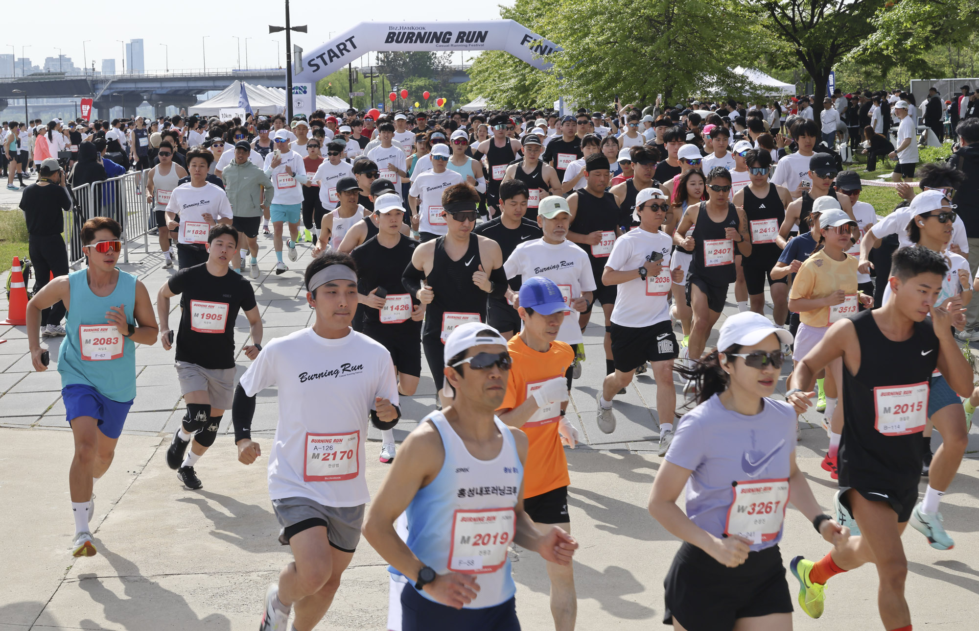버닝런;버닝런2025;마라톤;비즈한국마라톤