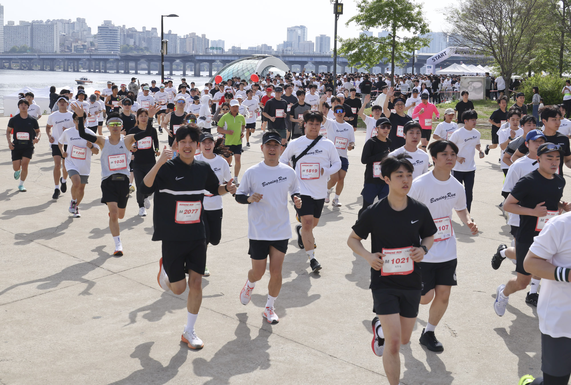 버닝런;버닝런2025;마라톤;비즈한국마라톤