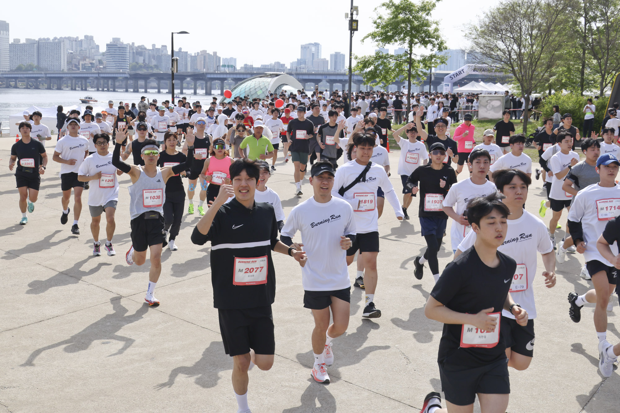 버닝런;버닝런2025;마라톤;비즈한국마라톤