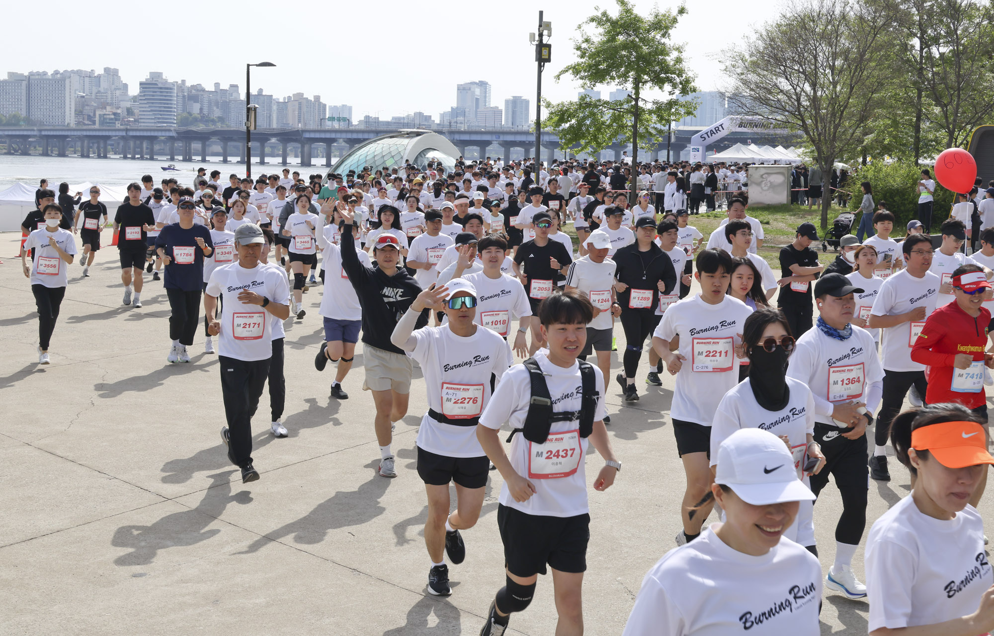 버닝런;버닝런2025;마라톤;비즈한국마라톤
