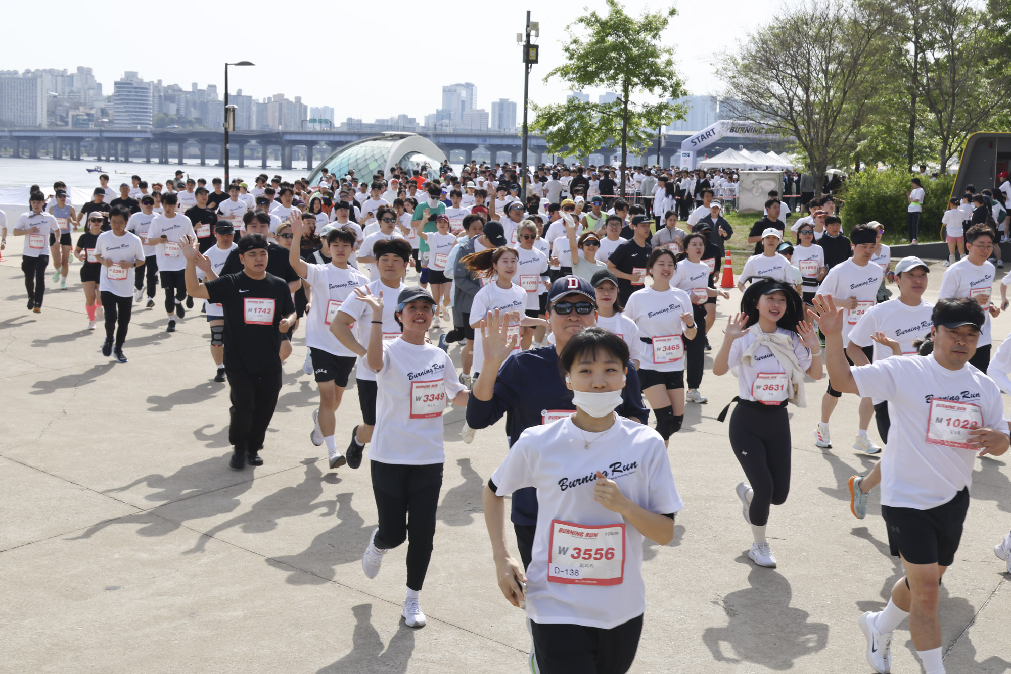 버닝런;버닝런2025;마라톤;비즈한국마라톤