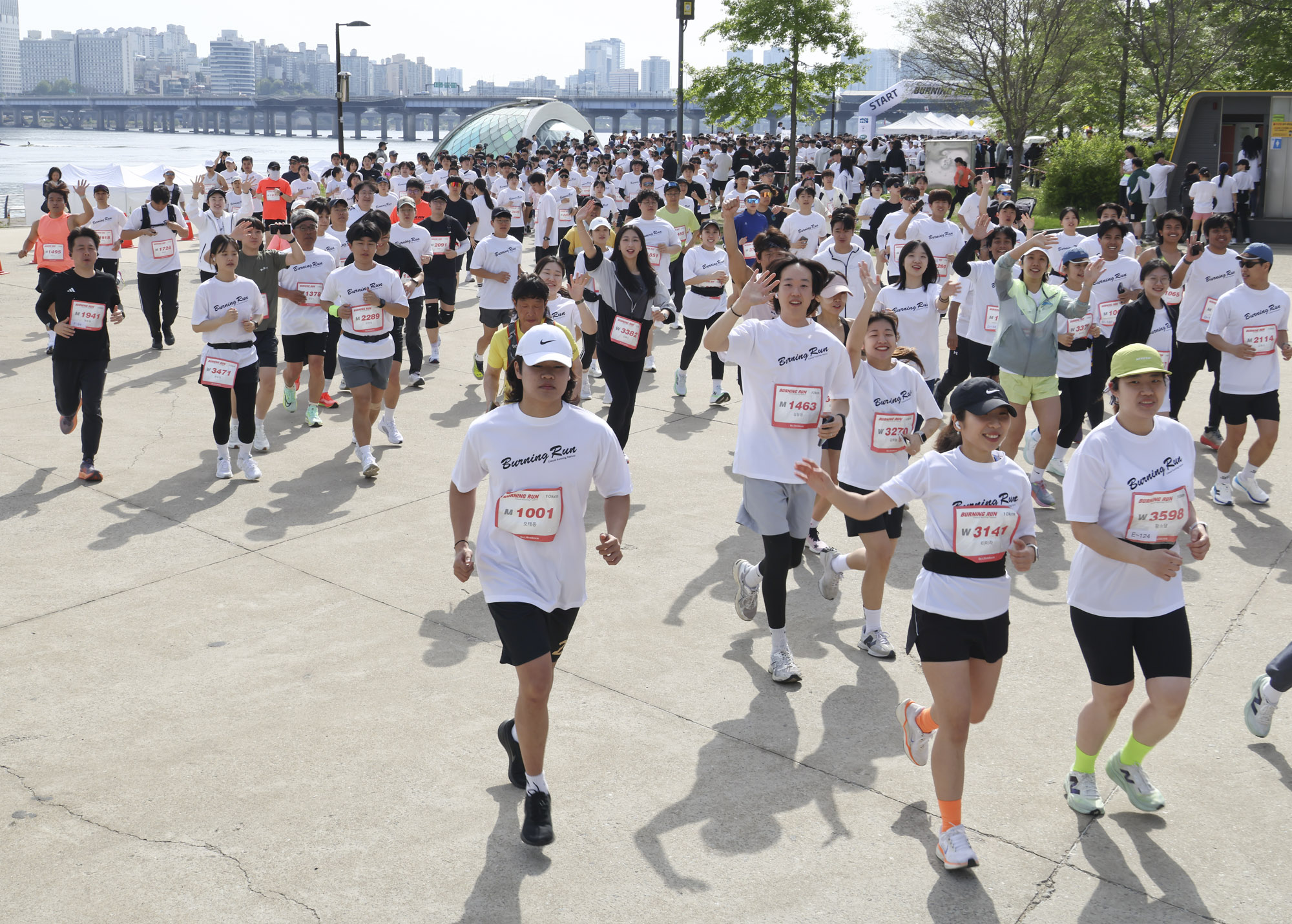 버닝런;버닝런2025;마라톤;비즈한국마라톤