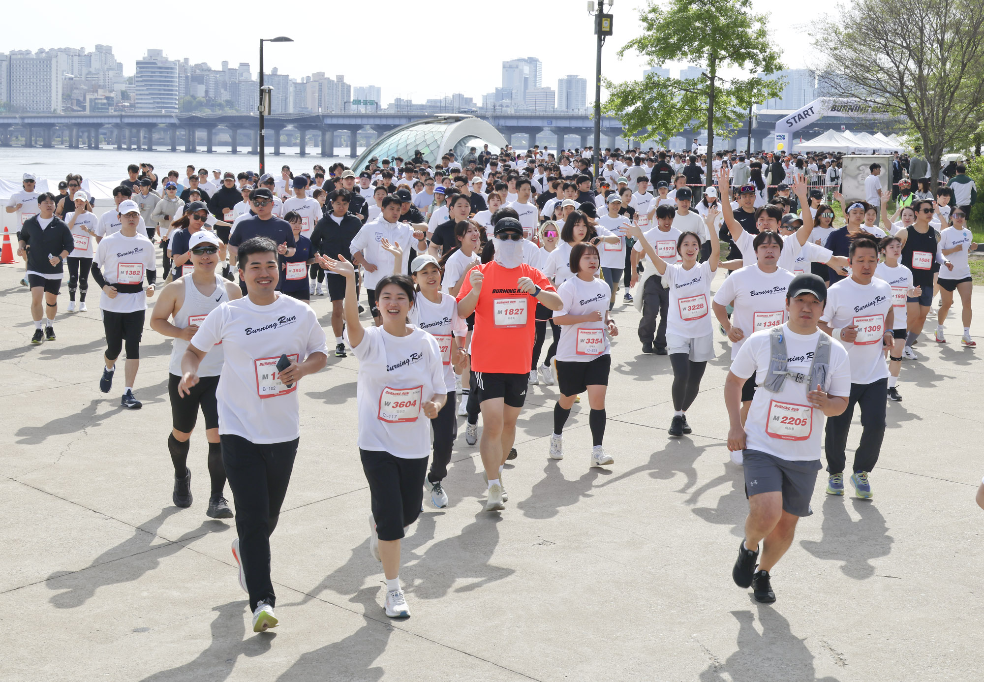 버닝런;버닝런2025;마라톤;비즈한국마라톤