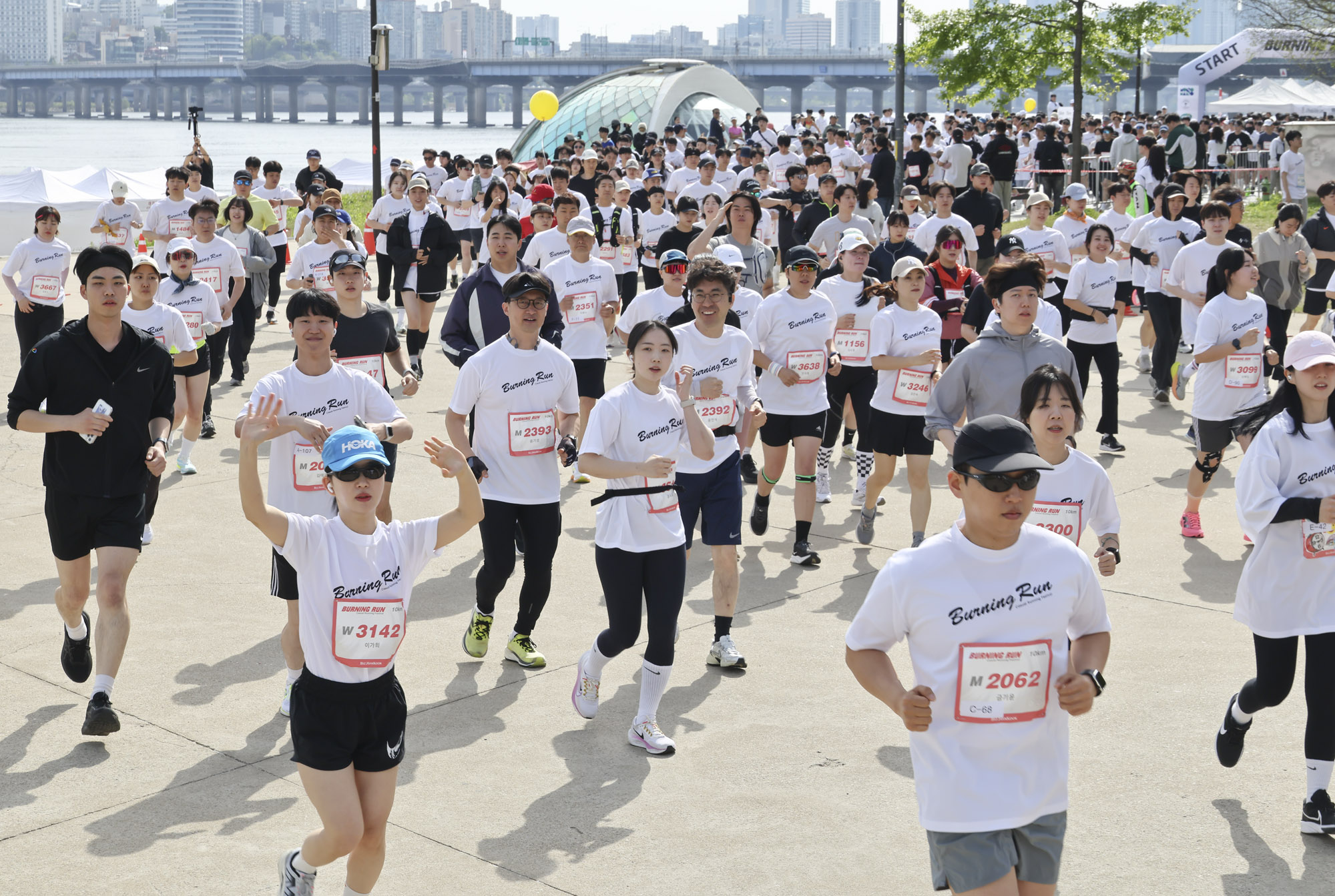 버닝런;버닝런2025;마라톤;비즈한국마라톤