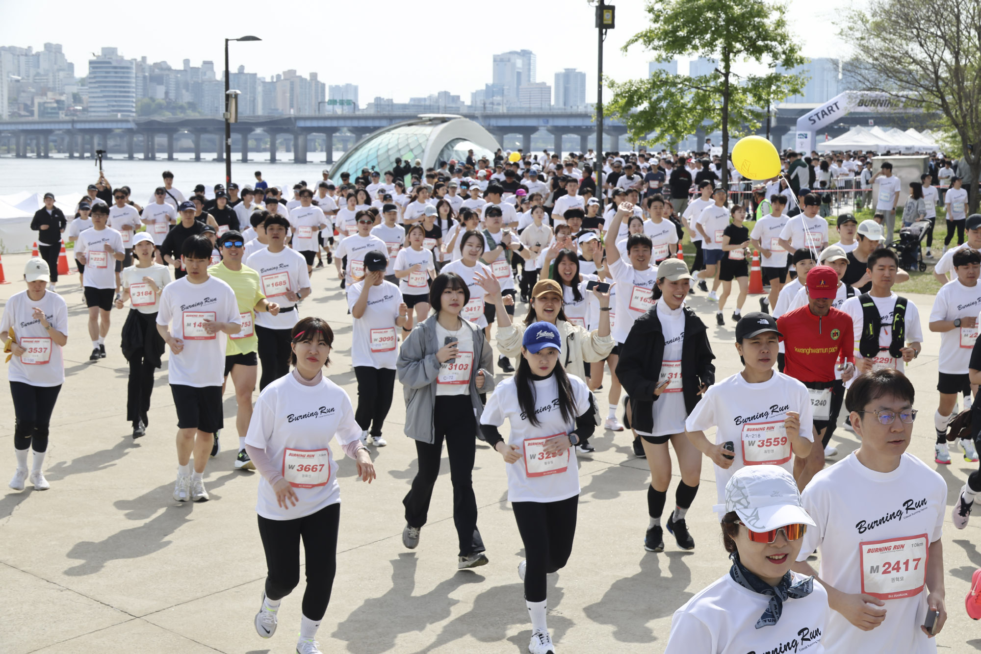 버닝런;버닝런2025;마라톤;비즈한국마라톤