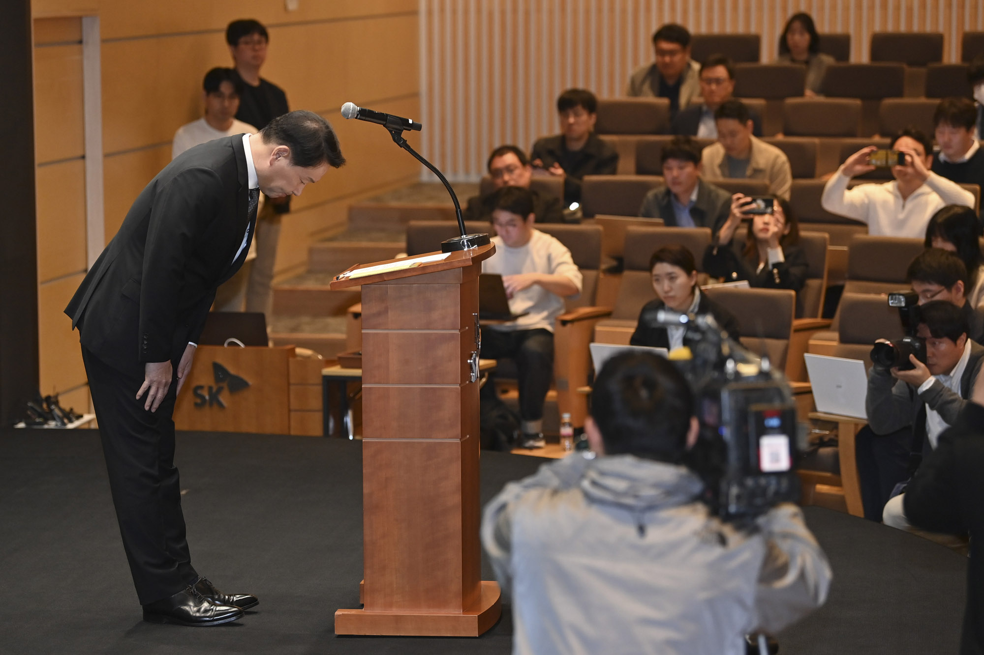 SK;SK최태원;최태원회장;최태원사과;최태원대국민사과;최태원기자회견;최태원유심;SK유심최태원