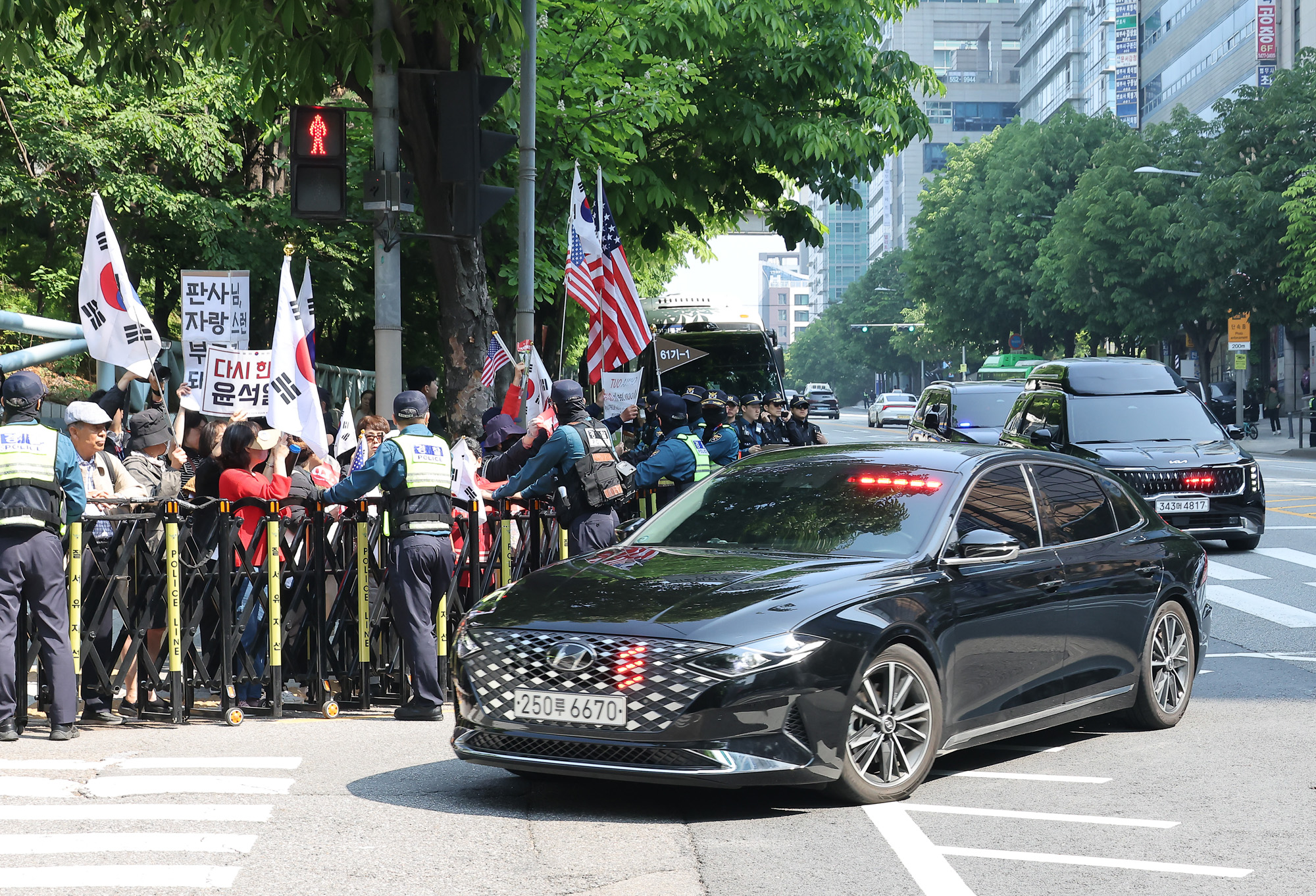 윤석열 법원출석 내란 법원