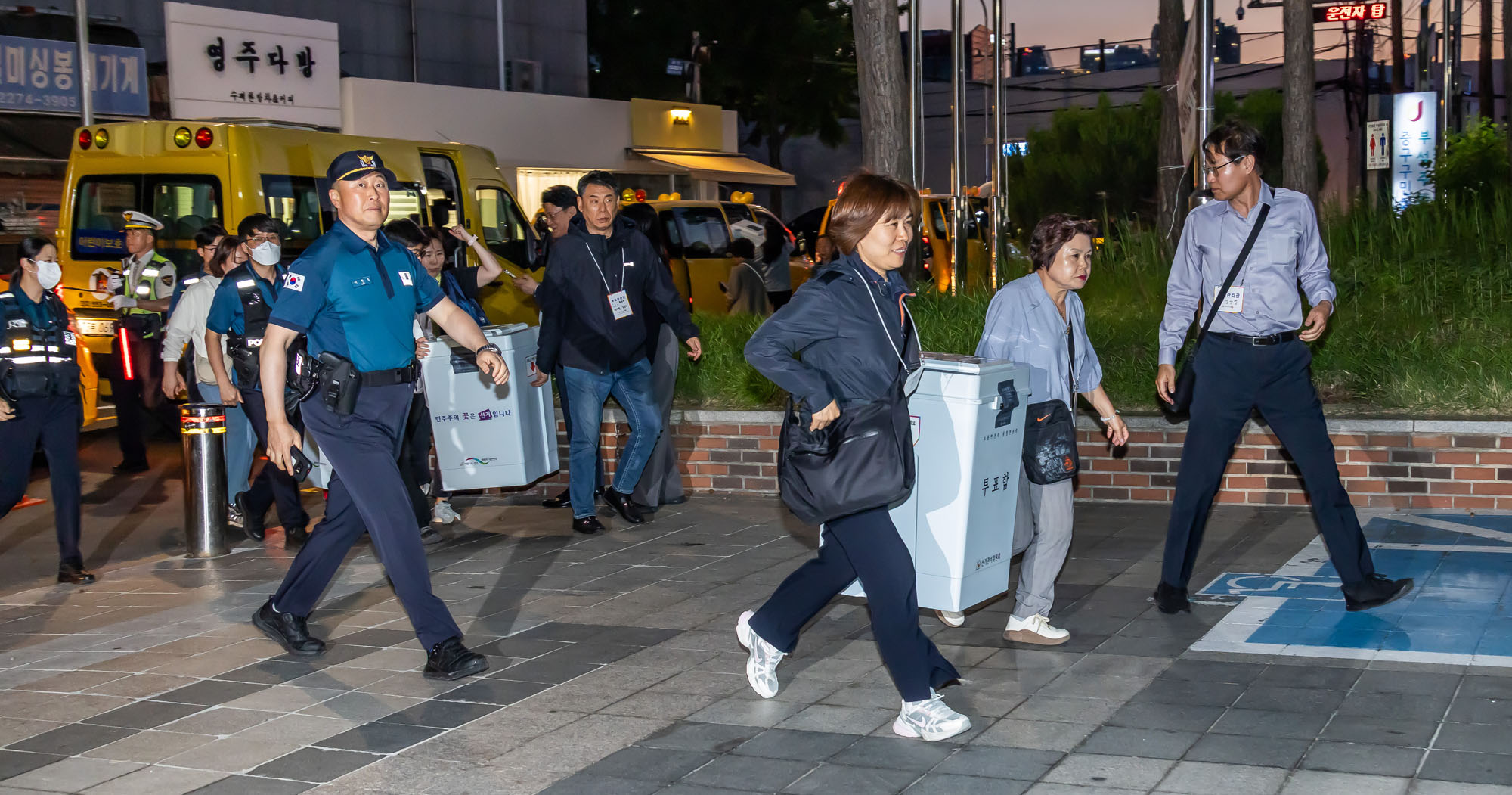 정치;선거;투표;대통령선거;제21대대통령선거투표;중구선과위개표소스케치;21대대선개표