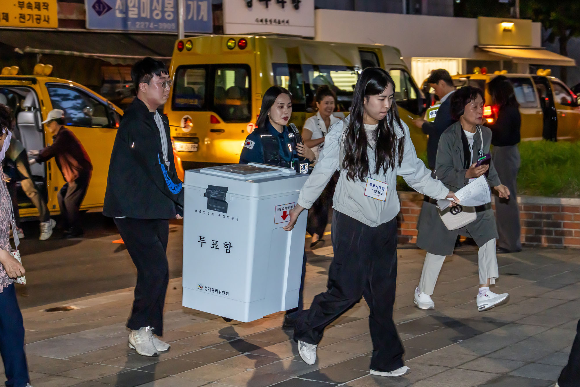 정치;선거;투표;대통령선거;제21대대통령선거투표;중구선과위개표소스케치;21대대선개표