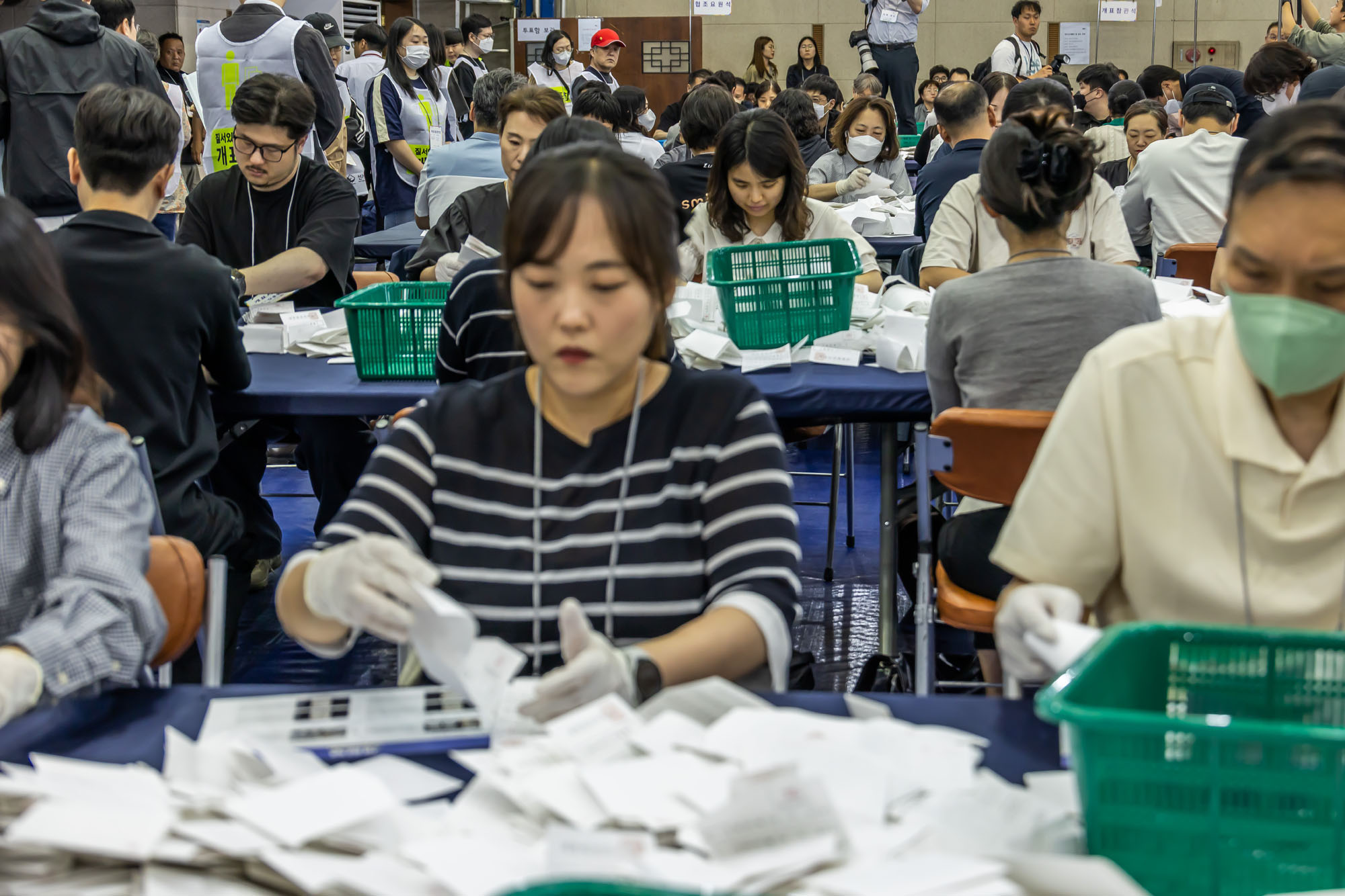 정치;선거;투표;대통령선거;제21대대통령선거투표;중구선과위개표소스케치;21대대선개표