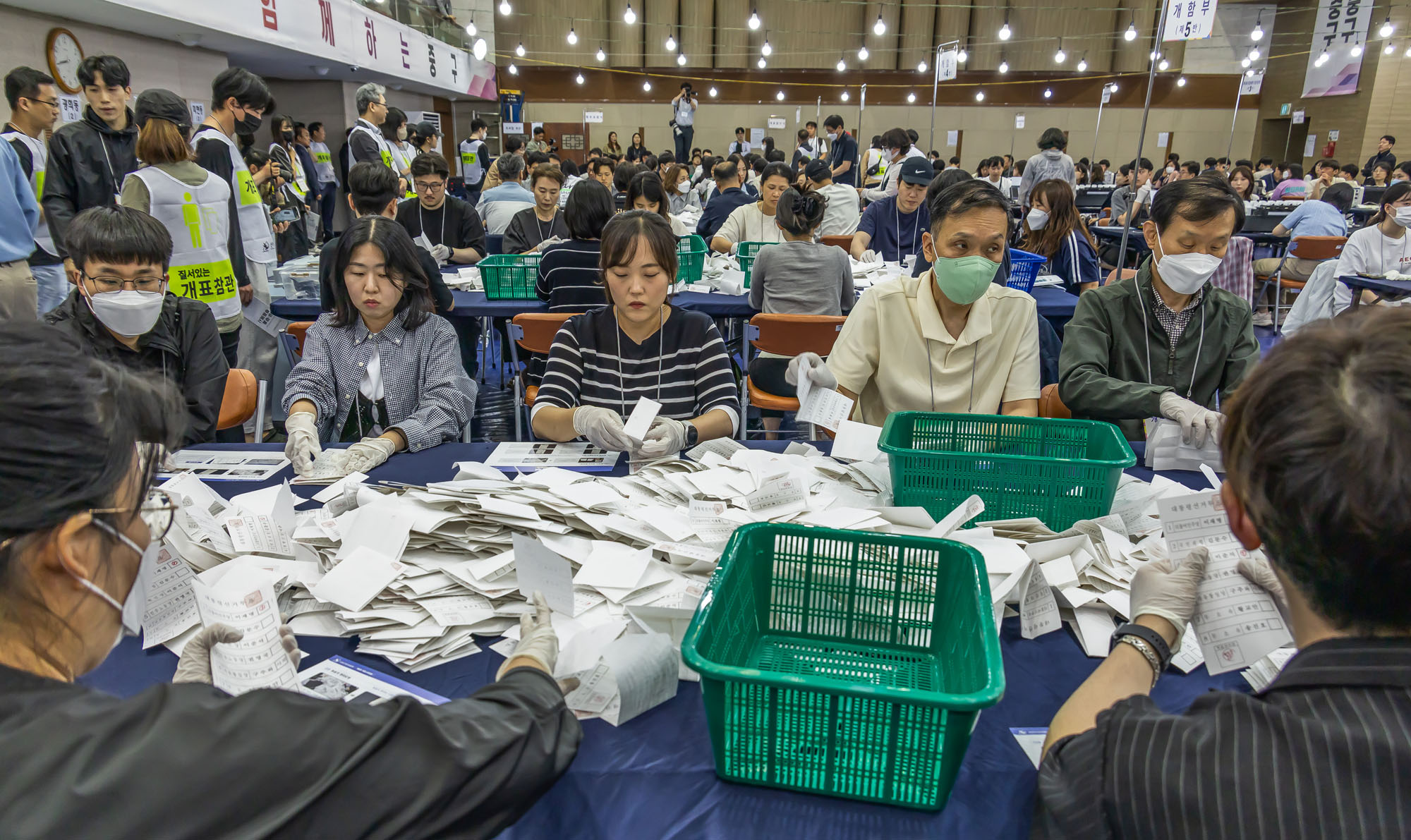 정치;선거;투표;대통령선거;제21대대통령선거투표;중구선과위개표소스케치;21대대선개표