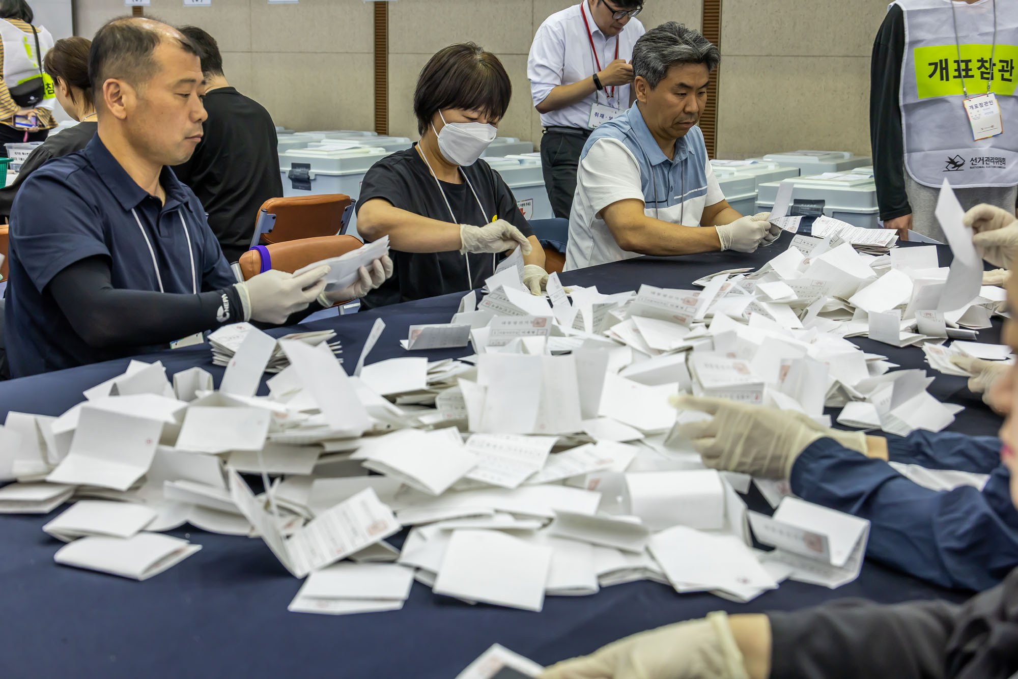 정치;선거;투표;대통령선거;제21대대통령선거투표;중구선과위개표소스케치;21대대선개표