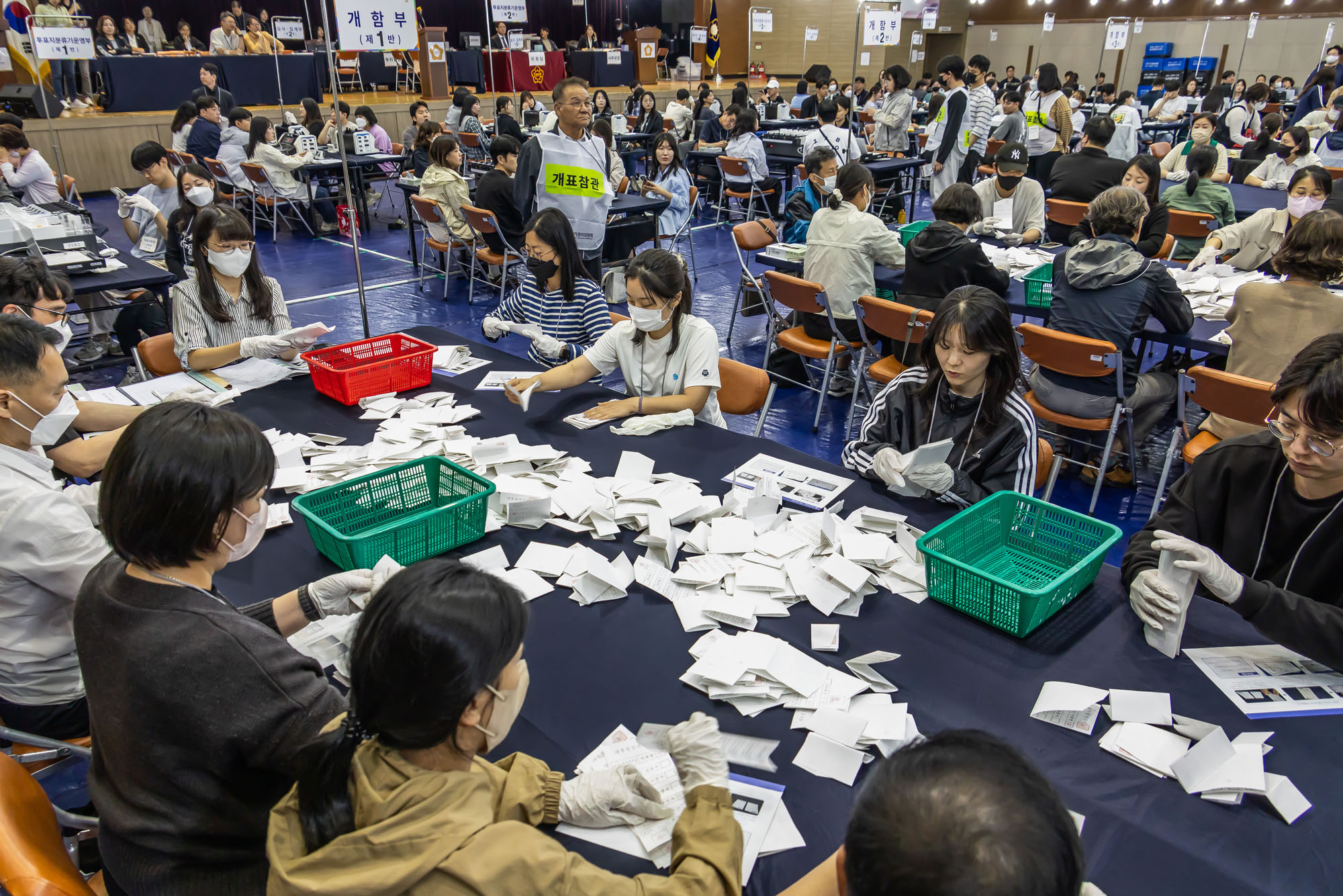 정치;선거;투표;대통령선거;제21대대통령선거투표;중구선과위개표소스케치;21대대선개표