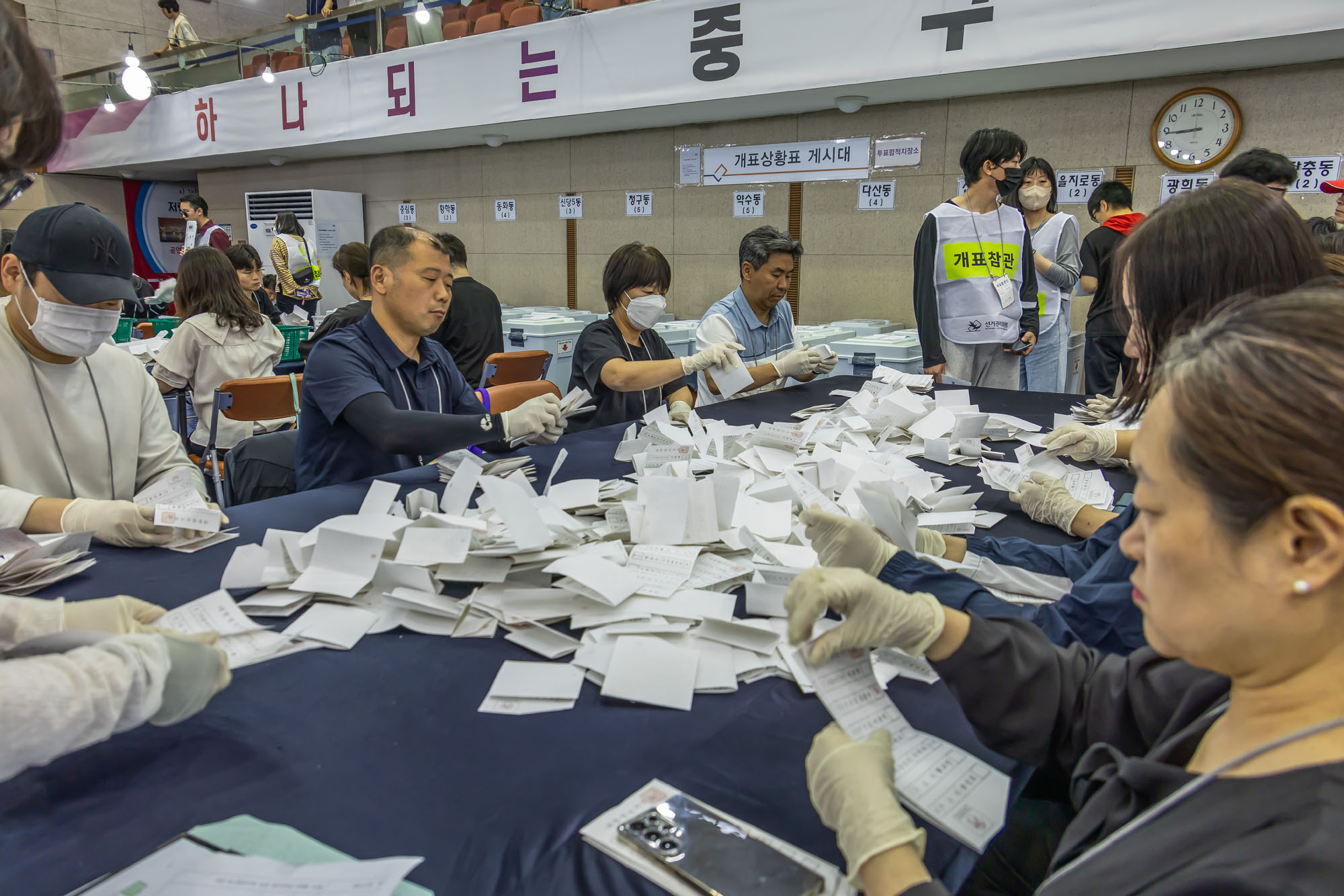 정치;선거;투표;대통령선거;제21대대통령선거투표;중구선과위개표소스케치;21대대선개표
