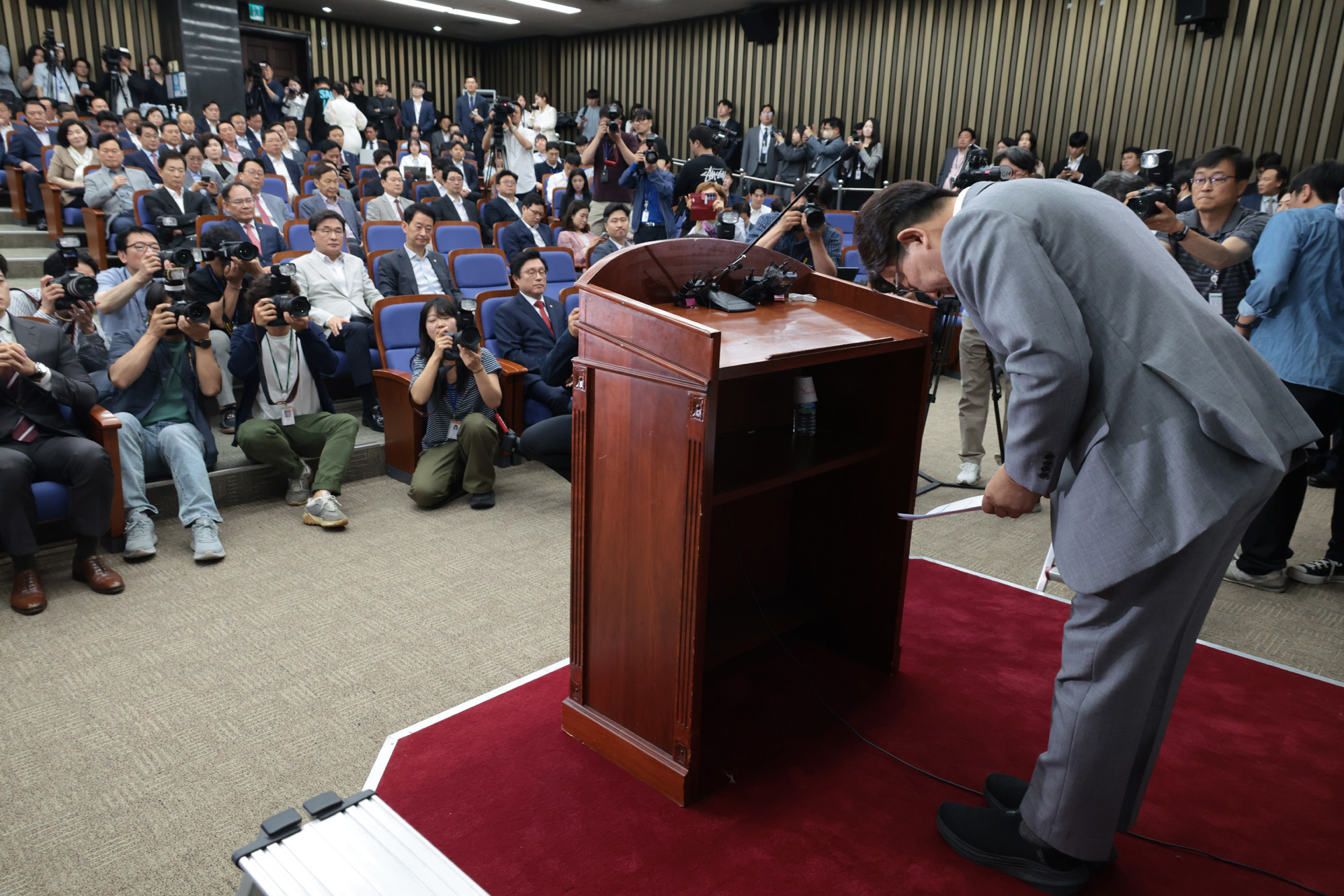 정치;국회;국민의힘 의원총회;권성동사퇴