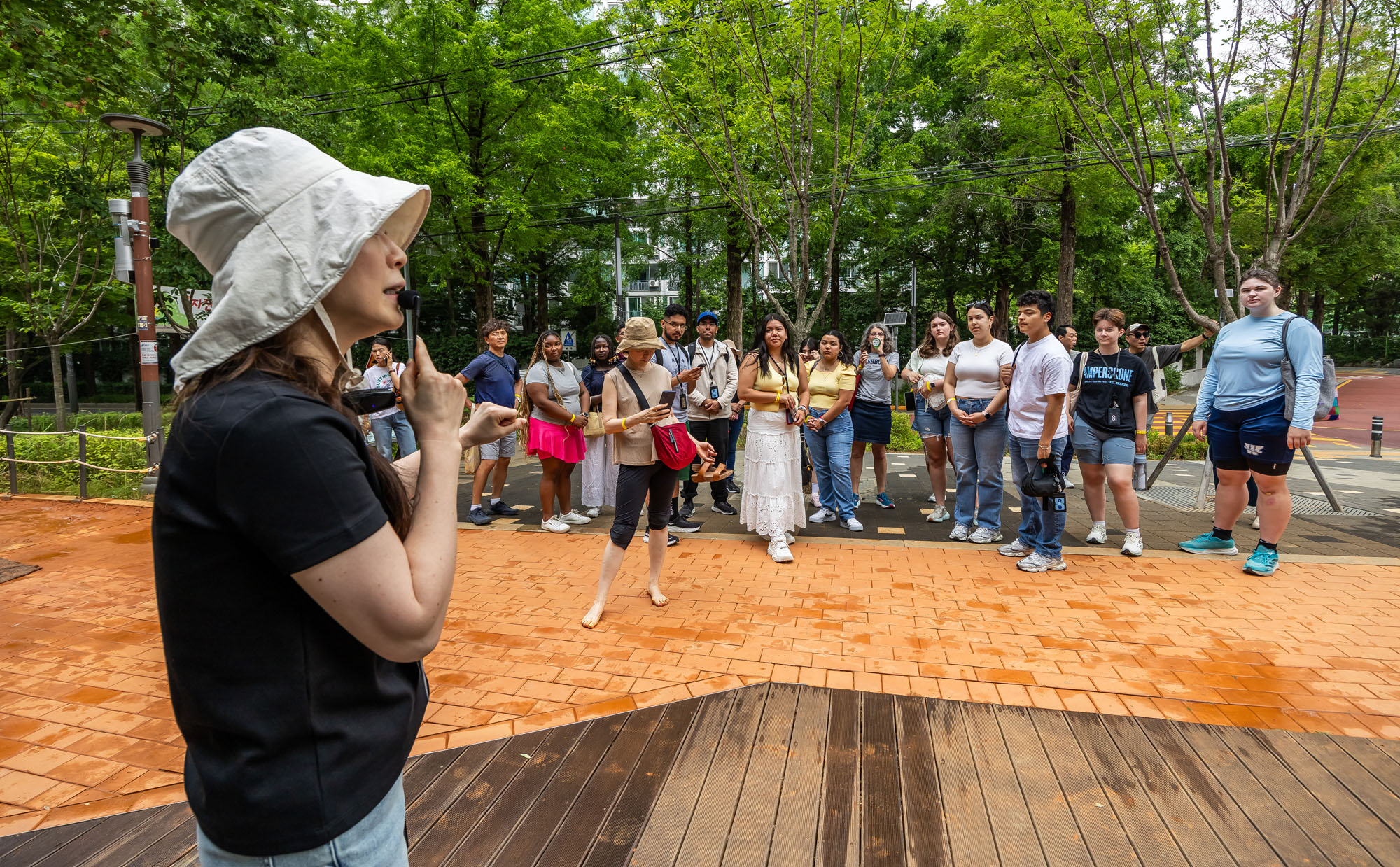 행사;강남구청;우먼센스;강남유닉투어;양재천황톳길피크닉;황토길맨발걷기;뷰티클래스;강남유닉투어양재천 황톳길피크닉;우먼센스K퀸