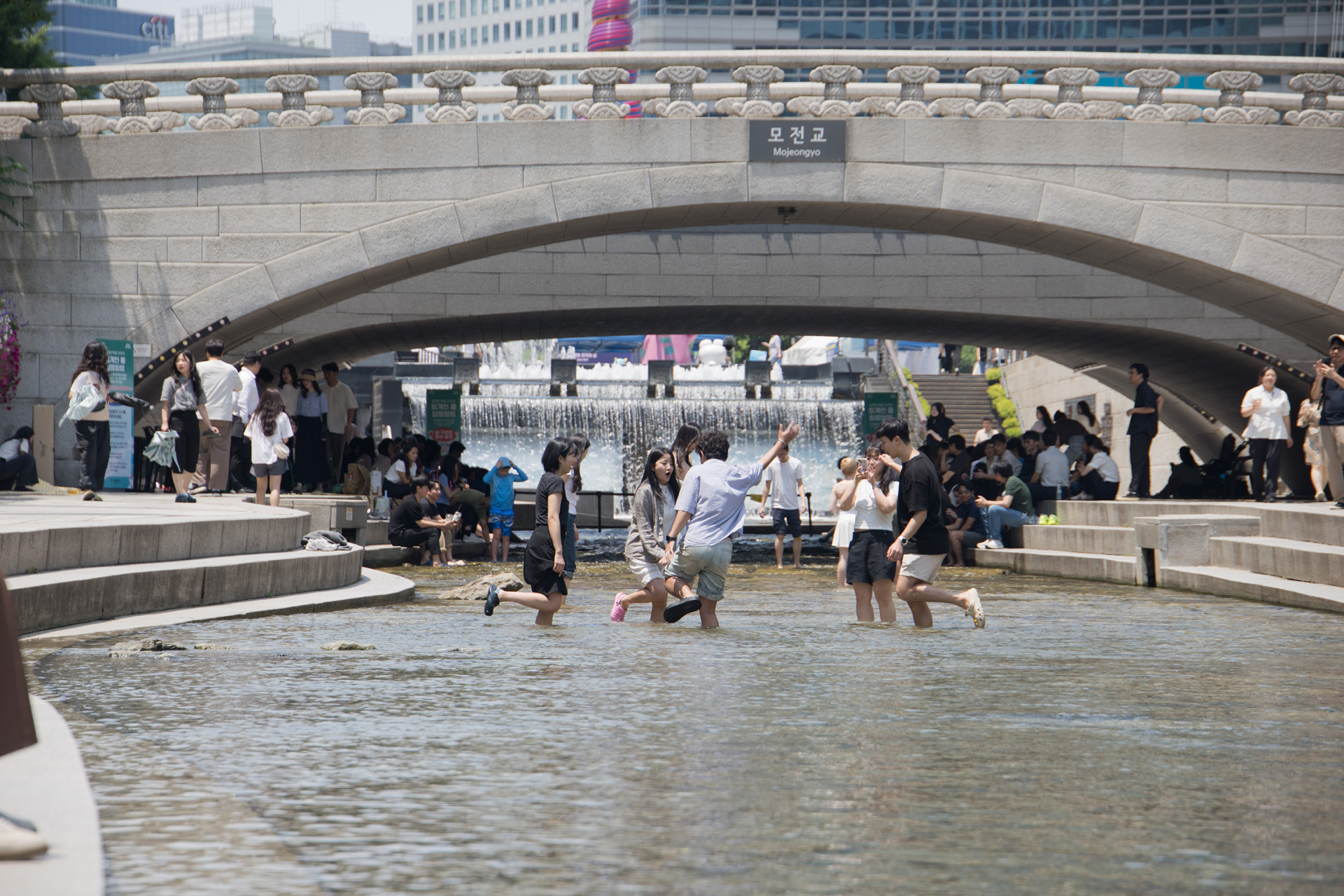 사회;세태;청계천;피서;물;첨벙