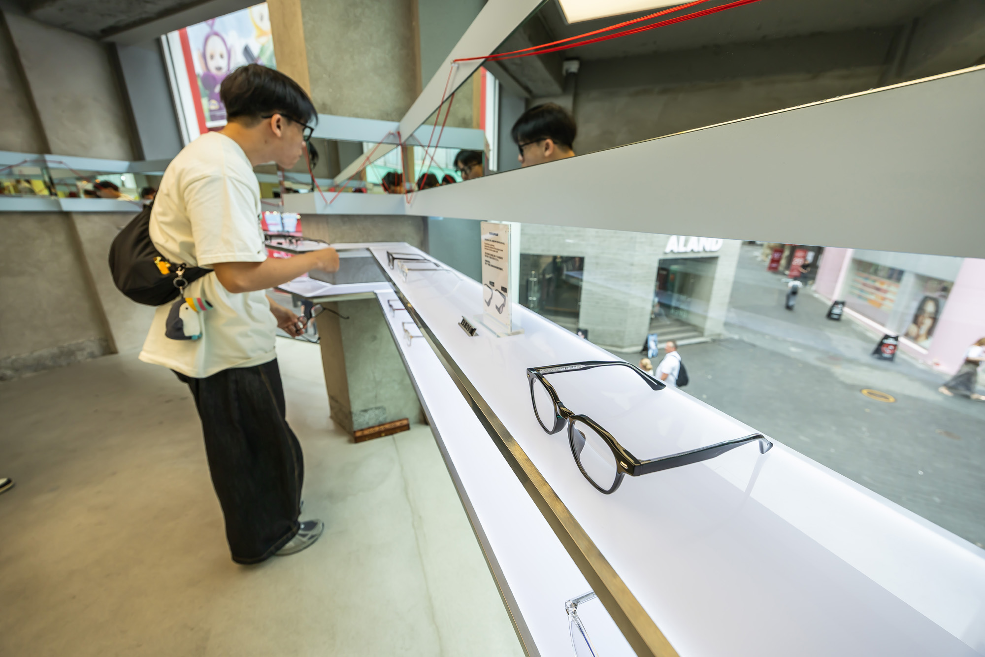 경제;기업;K아이웨어;블루엘리펀트;블루엘리펀트 명동 플래그십 스토어;안경;선글라스;스마트안경