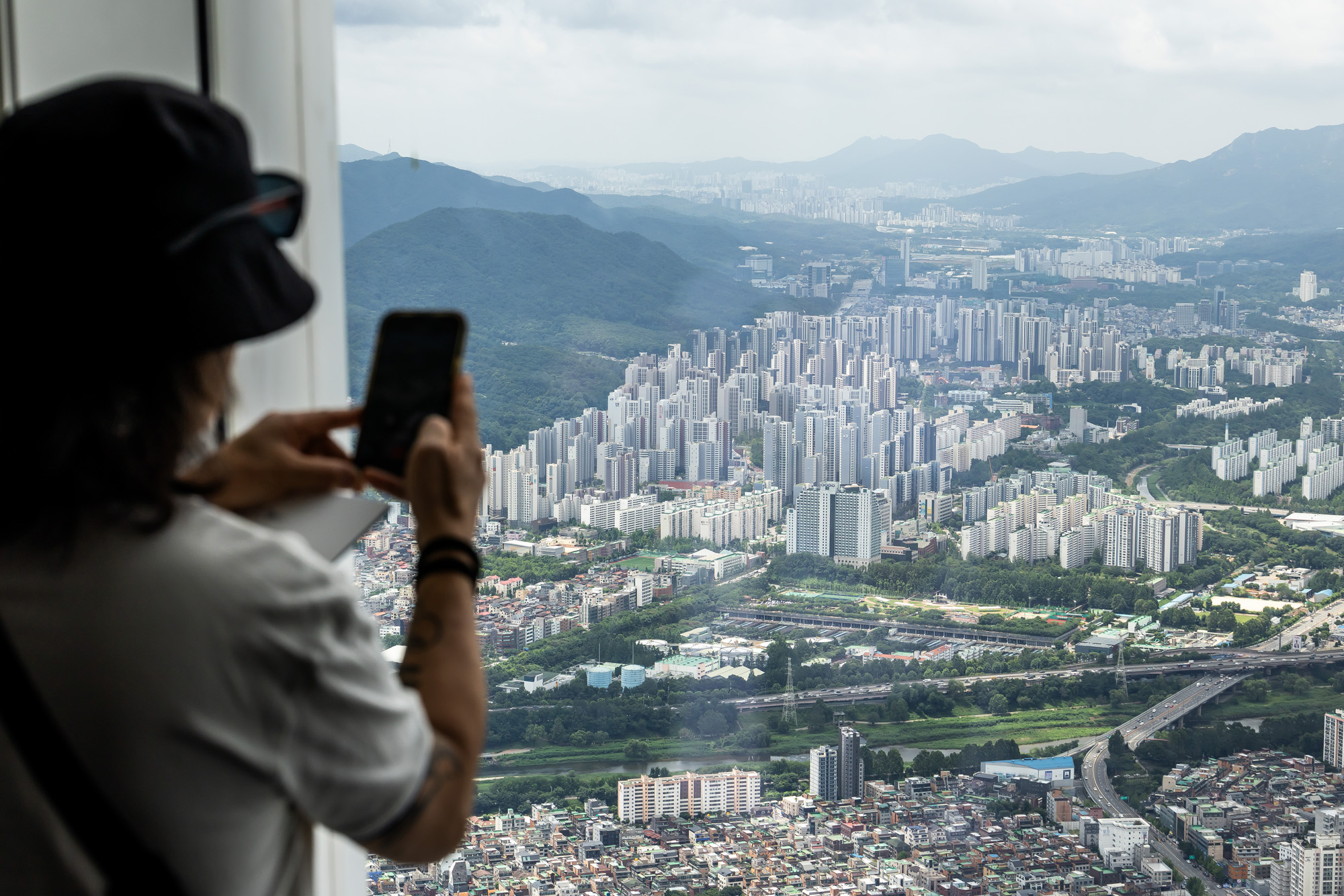 경제;부동산;서울아파트단지;대출규제;주택담보대출제한;고강도대출규제;강남권부동산시장;서울스카이;롯데월드타워 전망대