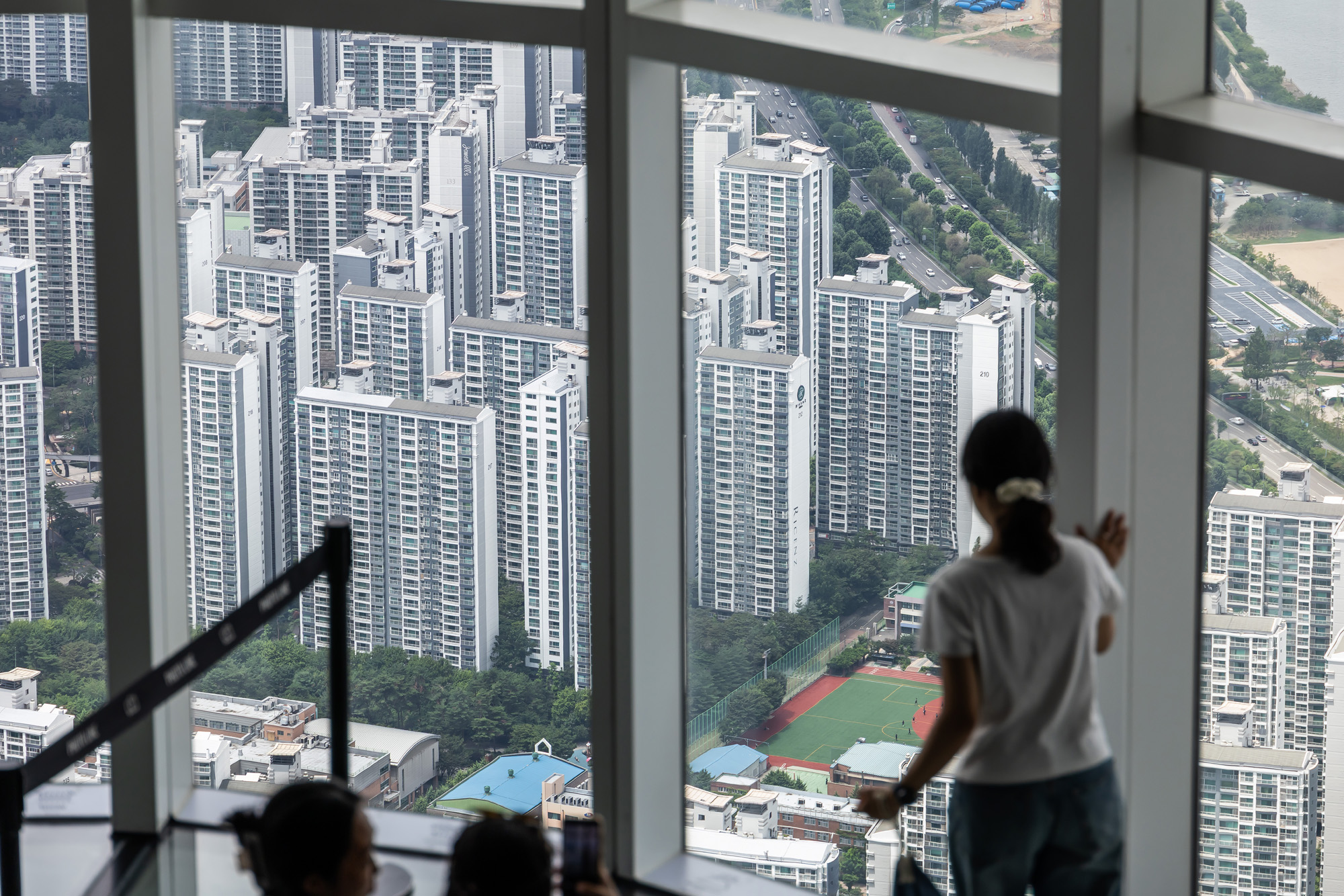 경제;부동산;서울아파트단지;대출규제;주택담보대출제한;고강도대출규제;강남권부동산시장;서울스카이;롯데월드타워 전망대