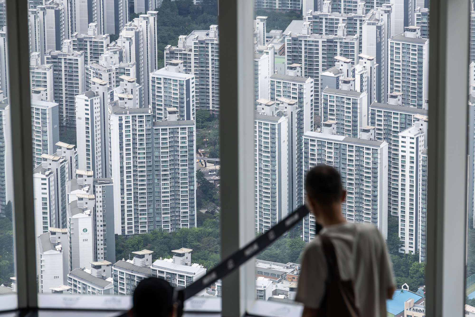 경제;부동산;서울아파트단지;대출규제;주택담보대출제한;고강도대출규제;강남권부동산시장;서울스카이;롯데월드타워 전망대