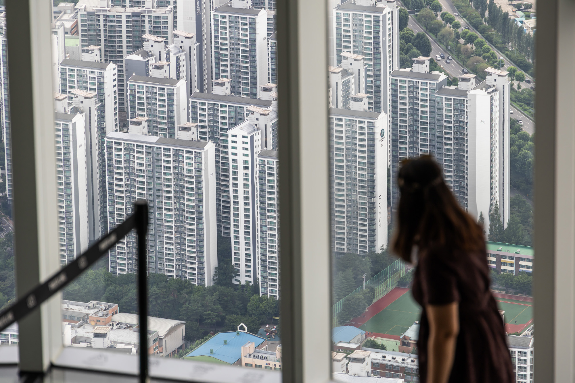 경제;부동산;서울아파트단지;대출규제;주택담보대출제한;고강도대출규제;강남권부동산시장;서울스카이;롯데월드타워 전망대