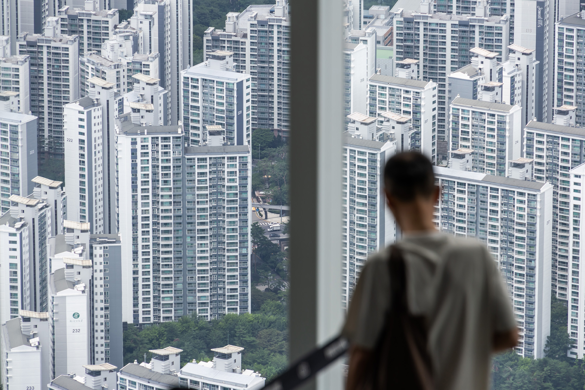 경제;부동산;서울아파트단지;대출규제;주택담보대출제한;고강도대출규제;강남권부동산시장;서울스카이;롯데월드타워 전망대