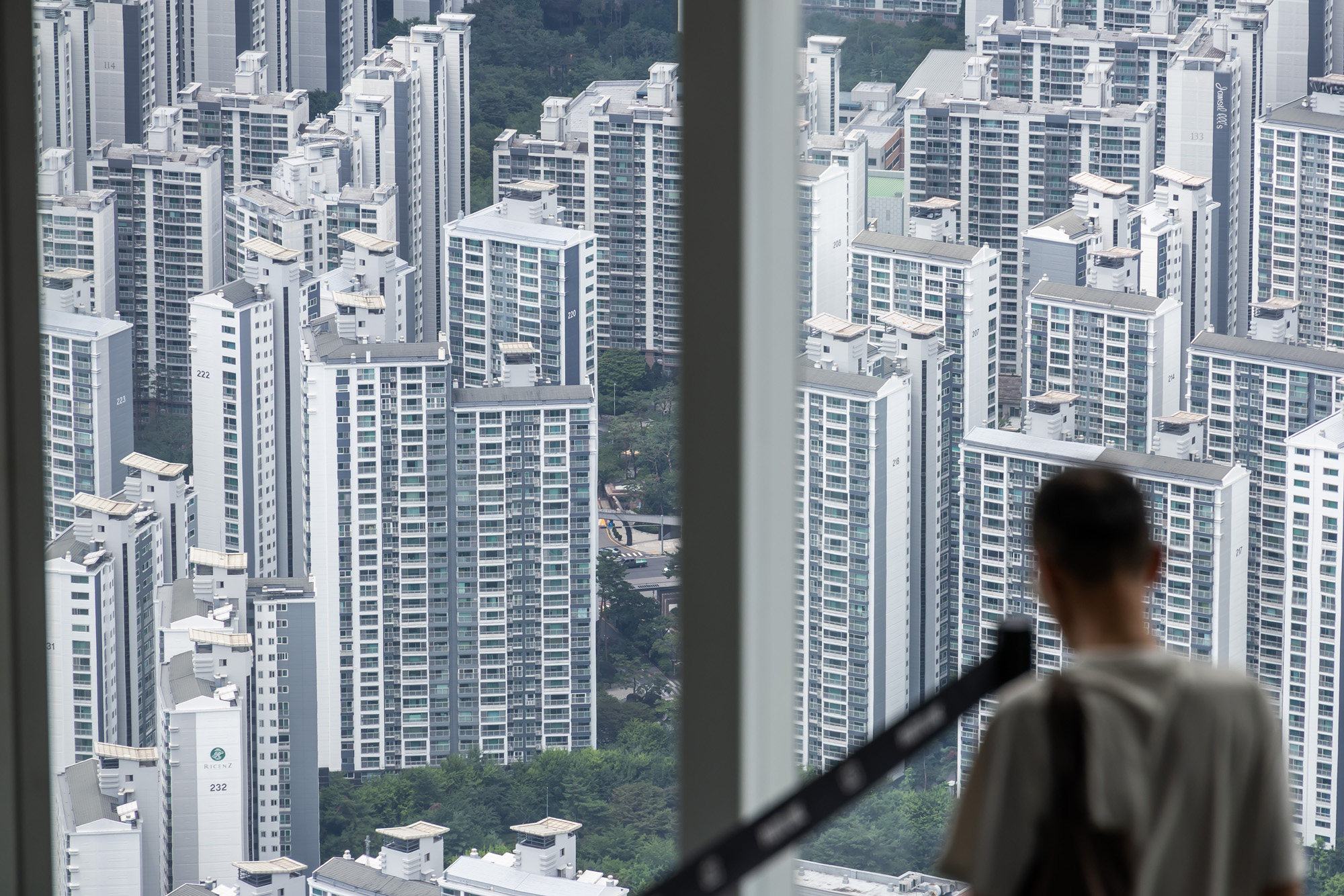 경제;부동산;서울아파트단지;대출규제;주택담보대출제한;고강도대출규제;강남권부동산시장;서울스카이;롯데월드타워 전망대