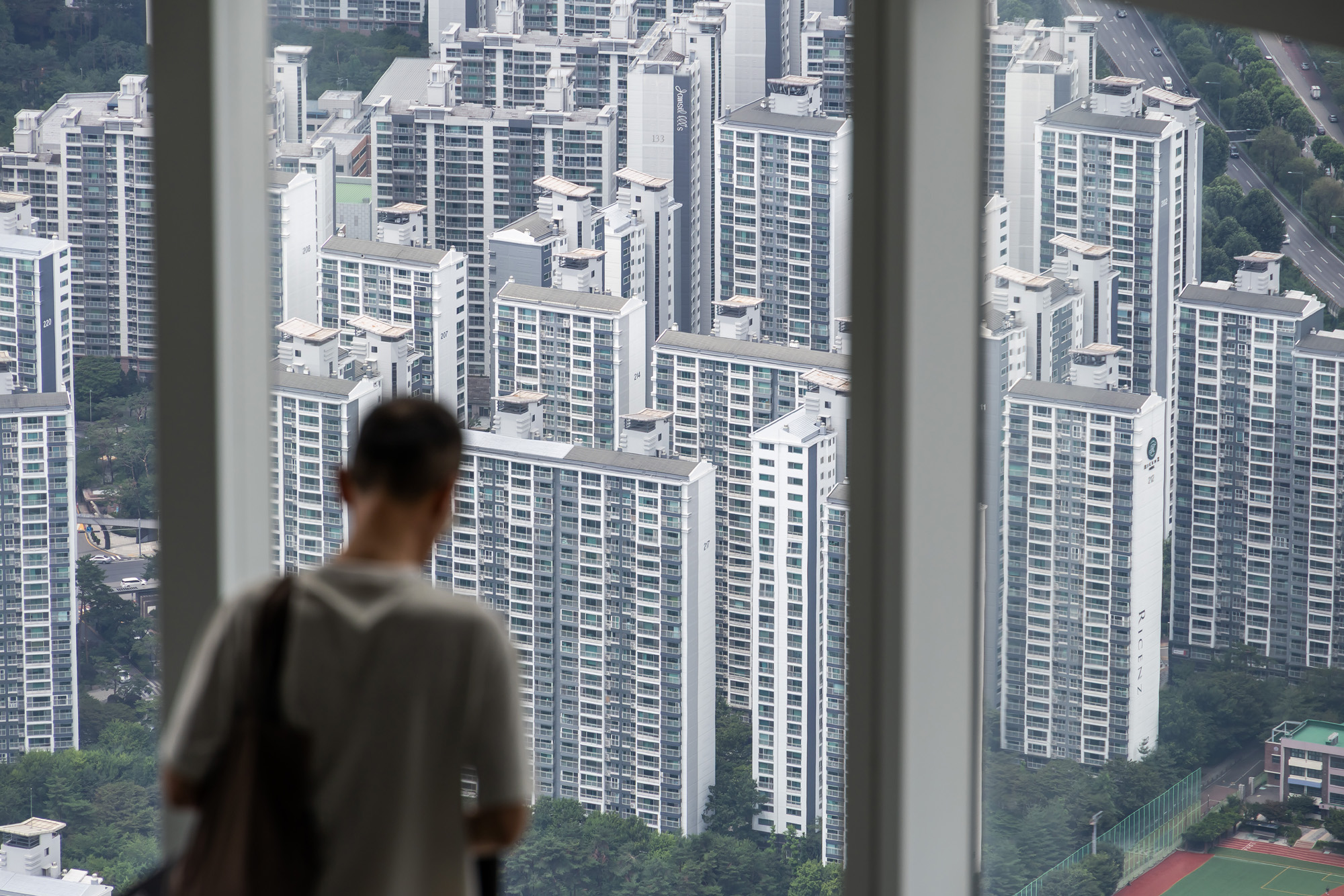 경제;부동산;서울아파트단지;대출규제;주택담보대출제한;고강도대출규제;강남권부동산시장;서울스카이;롯데월드타워 전망대