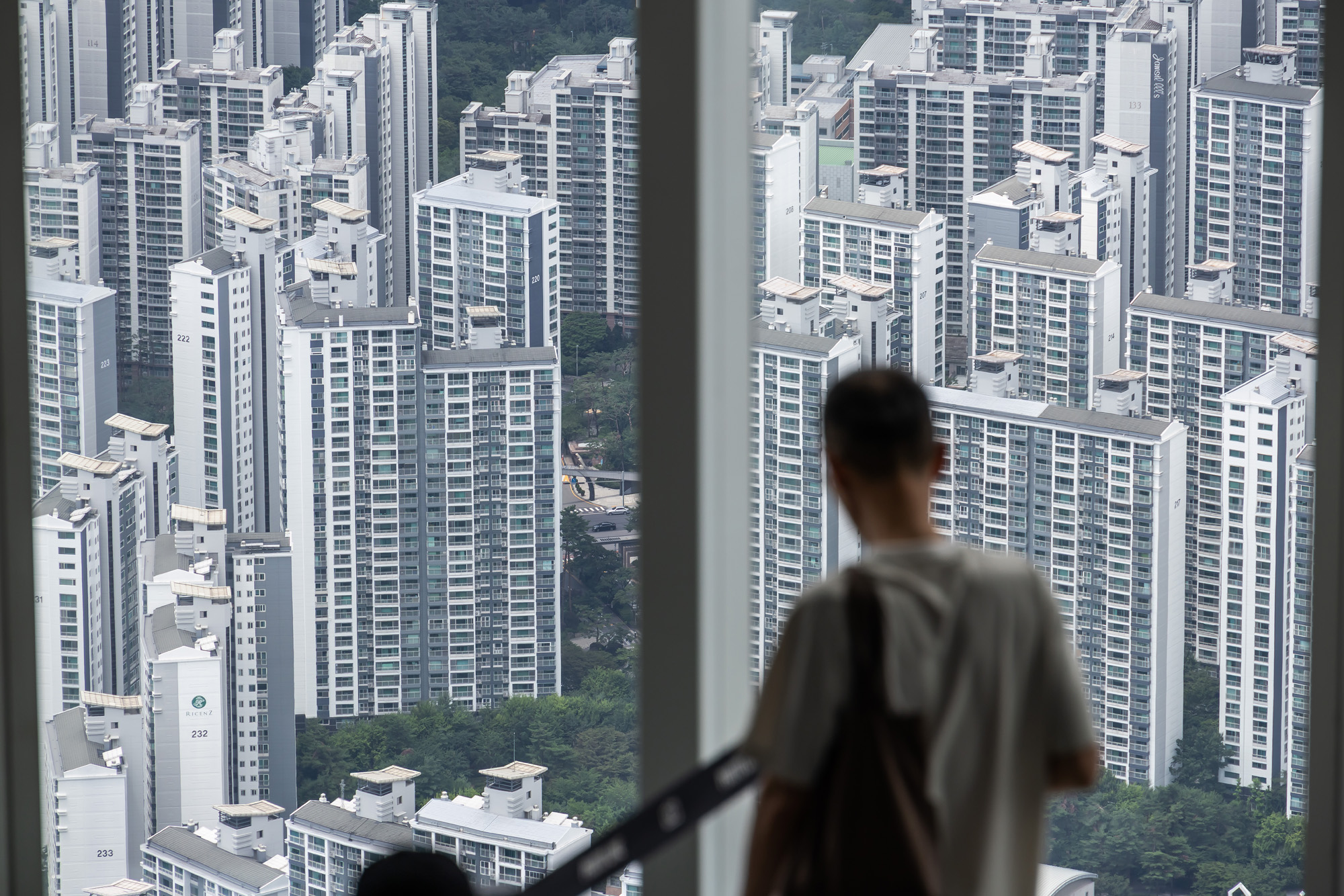 경제;부동산;서울아파트단지;대출규제;주택담보대출제한;고강도대출규제;강남권부동산시장;서울스카이;롯데월드타워 전망대