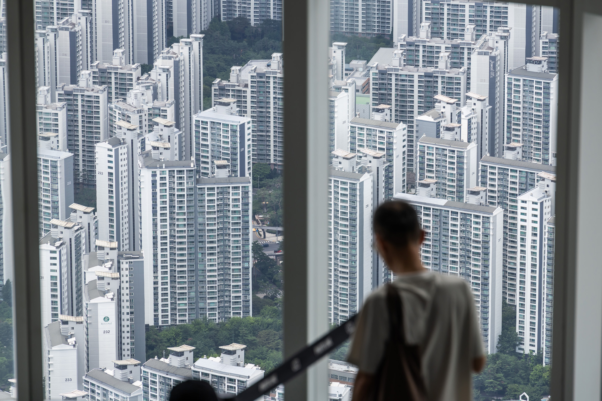 경제;부동산;서울아파트단지;대출규제;주택담보대출제한;고강도대출규제;강남권부동산시장;서울스카이;롯데월드타워 전망대