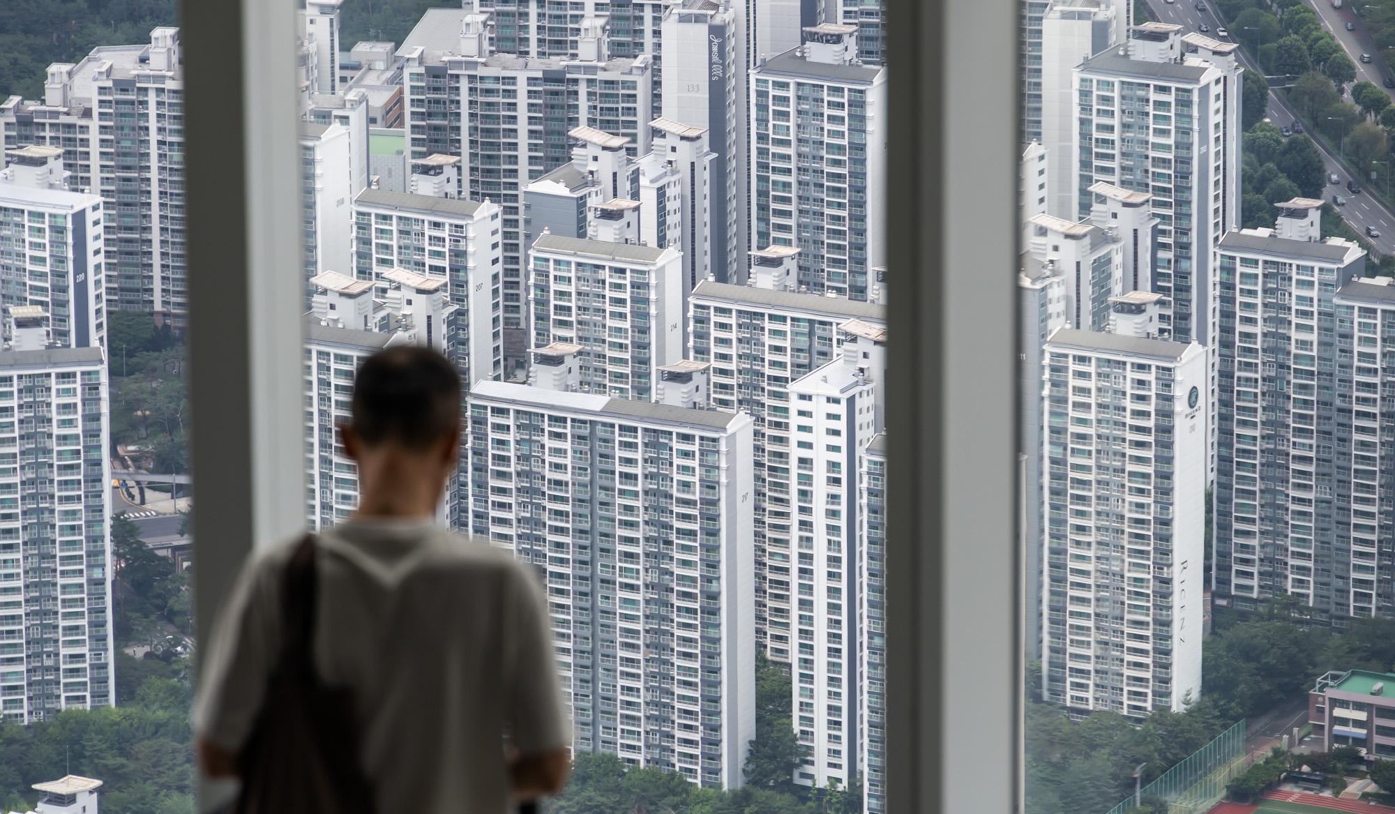 경제;부동산;서울아파트단지;대출규제;주택담보대출제한;고강도대출규제;강남권부동산시장;서울스카이;롯데월드타워 전망대