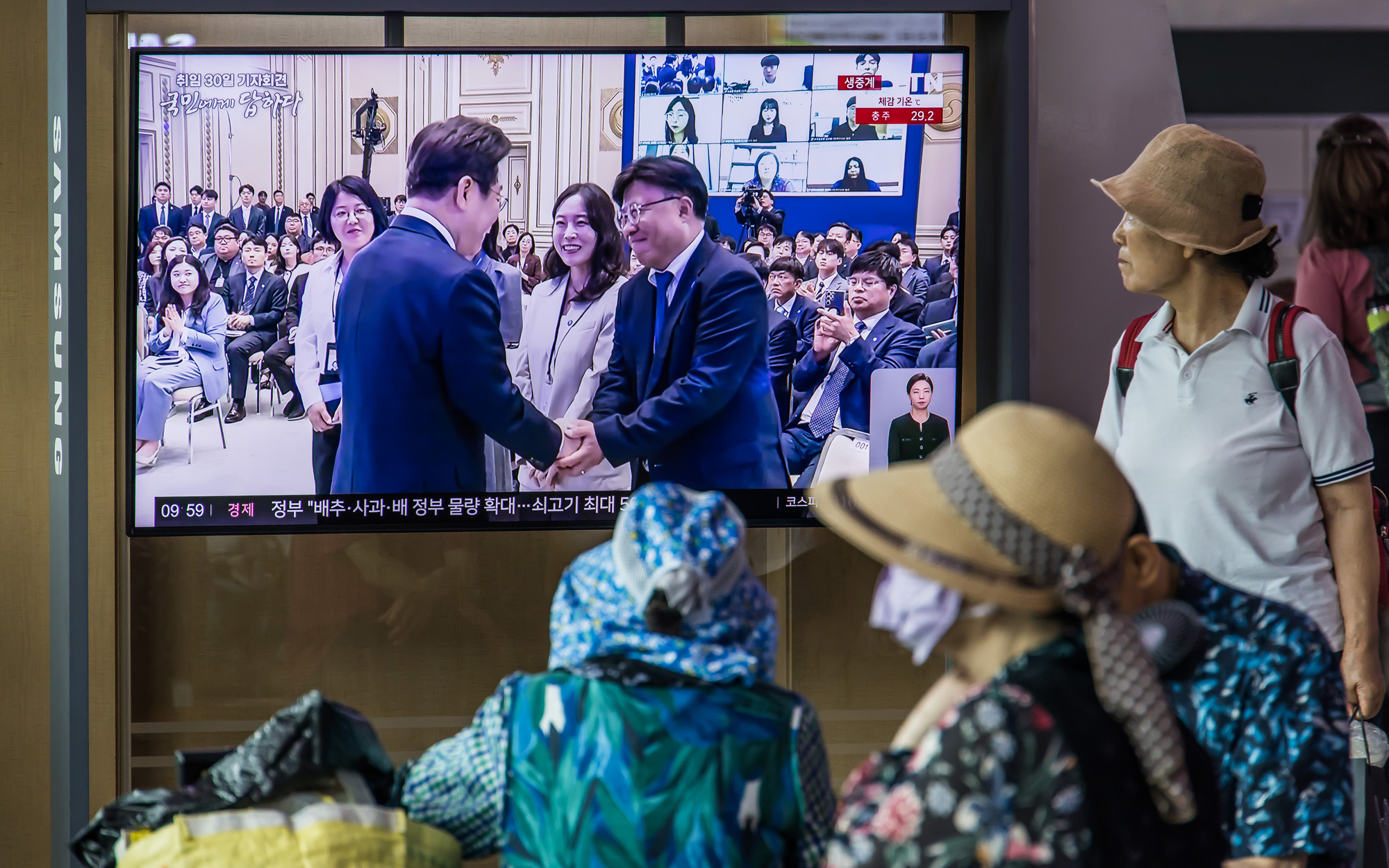 정치;정부;이재명정부;이재명대통령;이재명대통령취임30일기자회견;이재명대통령취임한달기자회견;서울역대합실