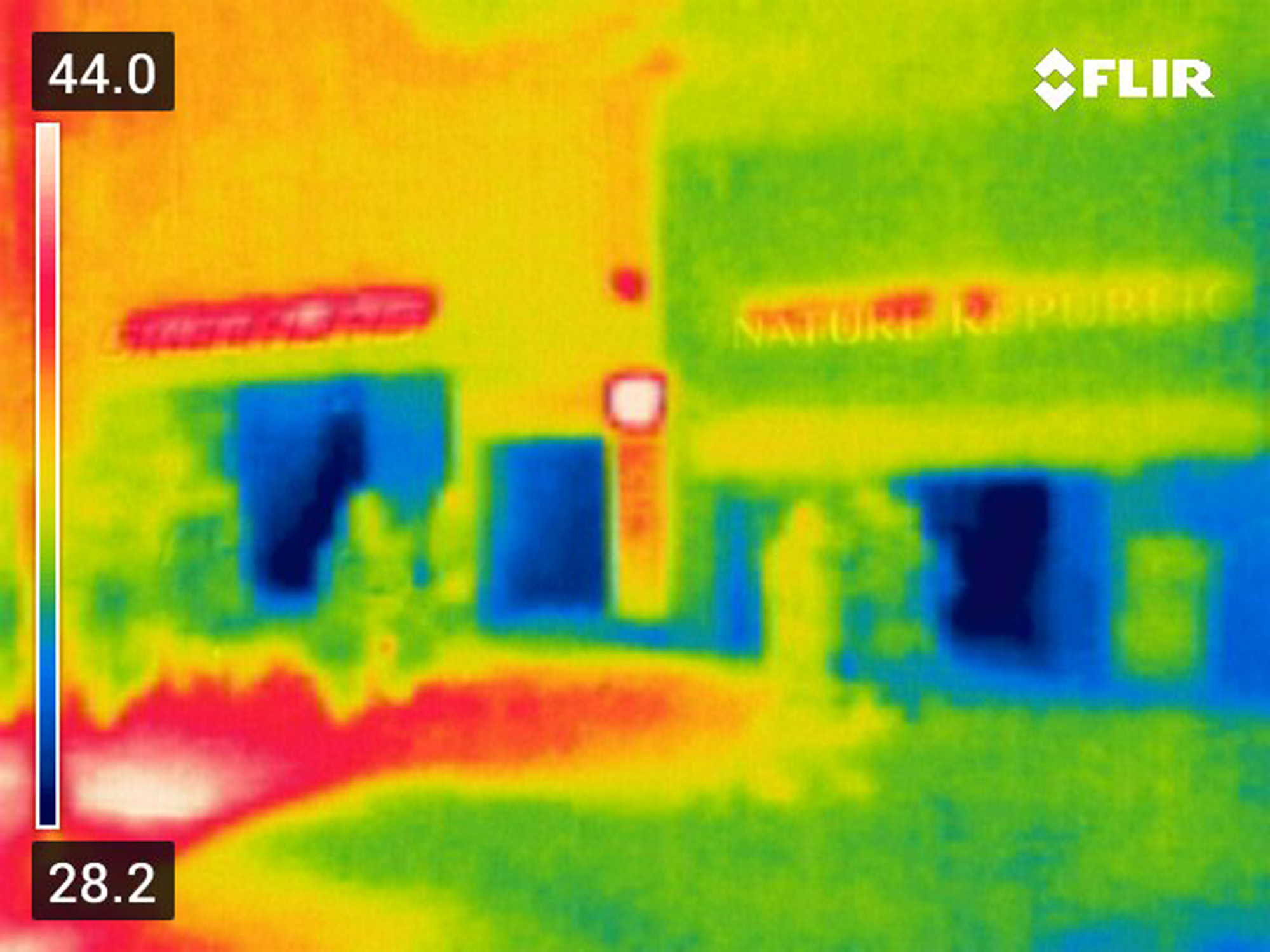 사회;날씨;여름스케치;폭염스케치;폭염경보;개문냉방영업;개문영업;명동상가개문냉방;열화상카메라스케치