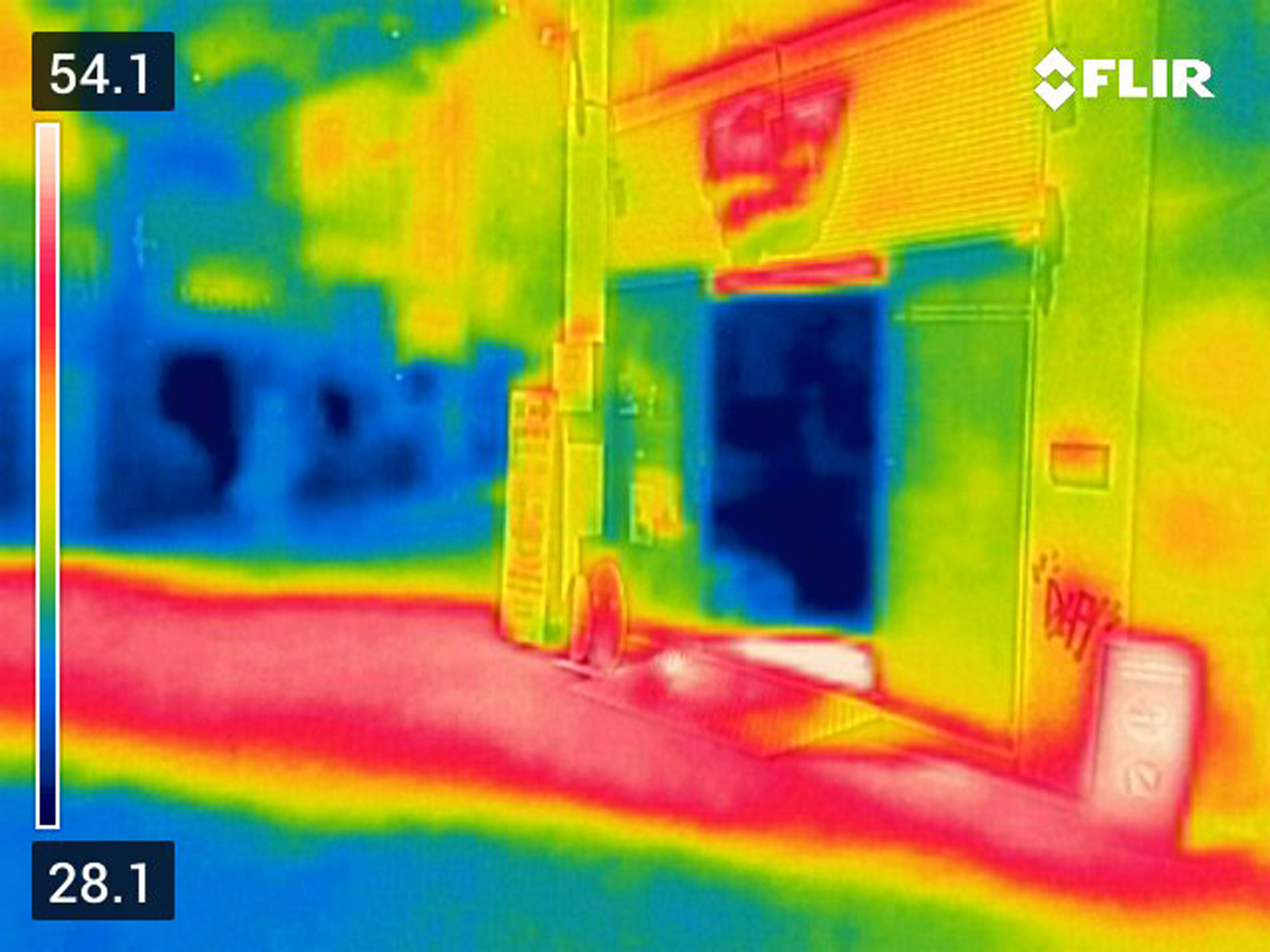 사회;날씨;여름스케치;폭염스케치;폭염경보;개문냉방영업;개문영업;명동상가개문냉방;열화상카메라스케치