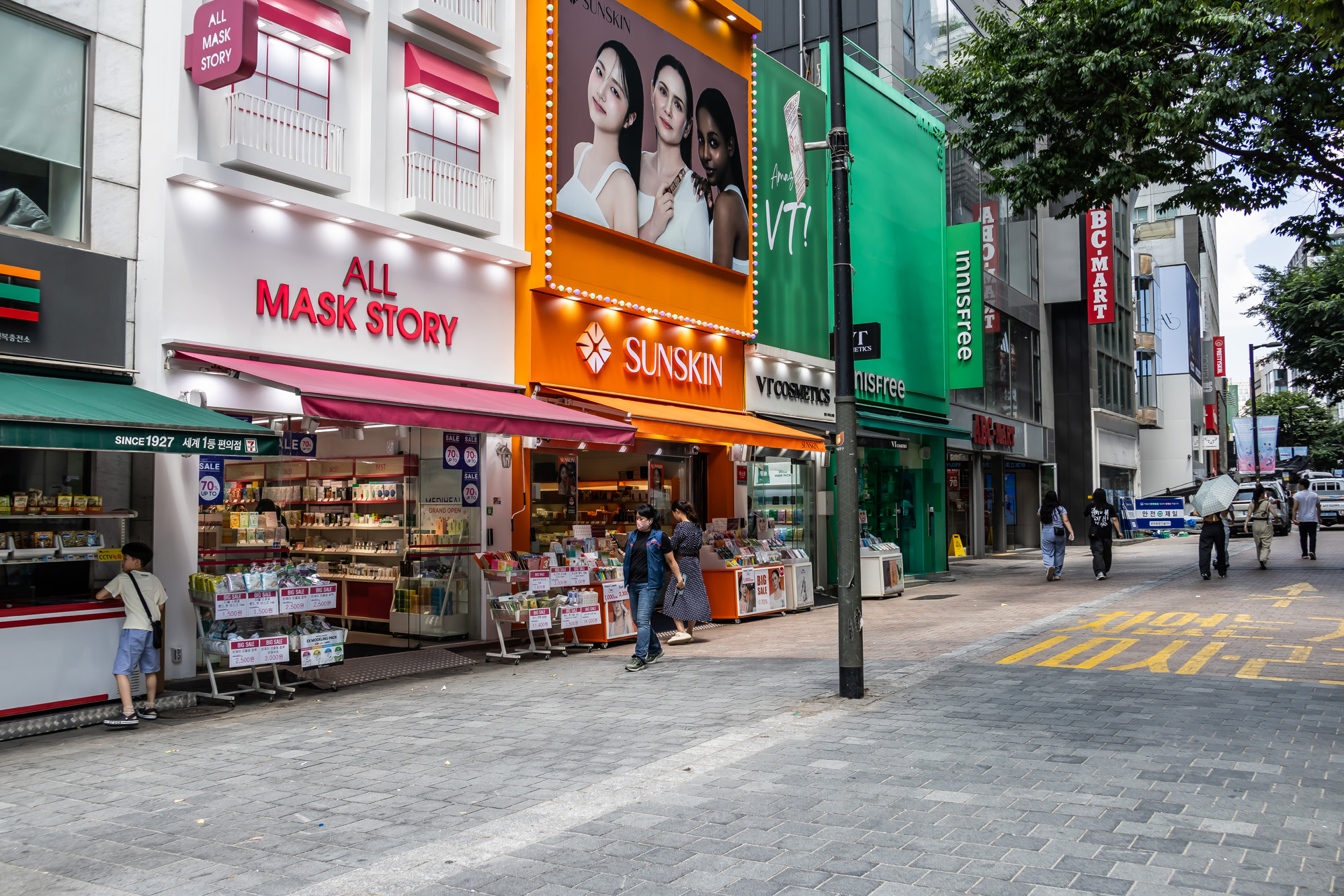 사회;날씨;여름스케치;폭염스케치;폭염경보;개문냉방영업;개문영업;명동상가개문냉방;열화상카메라스케치