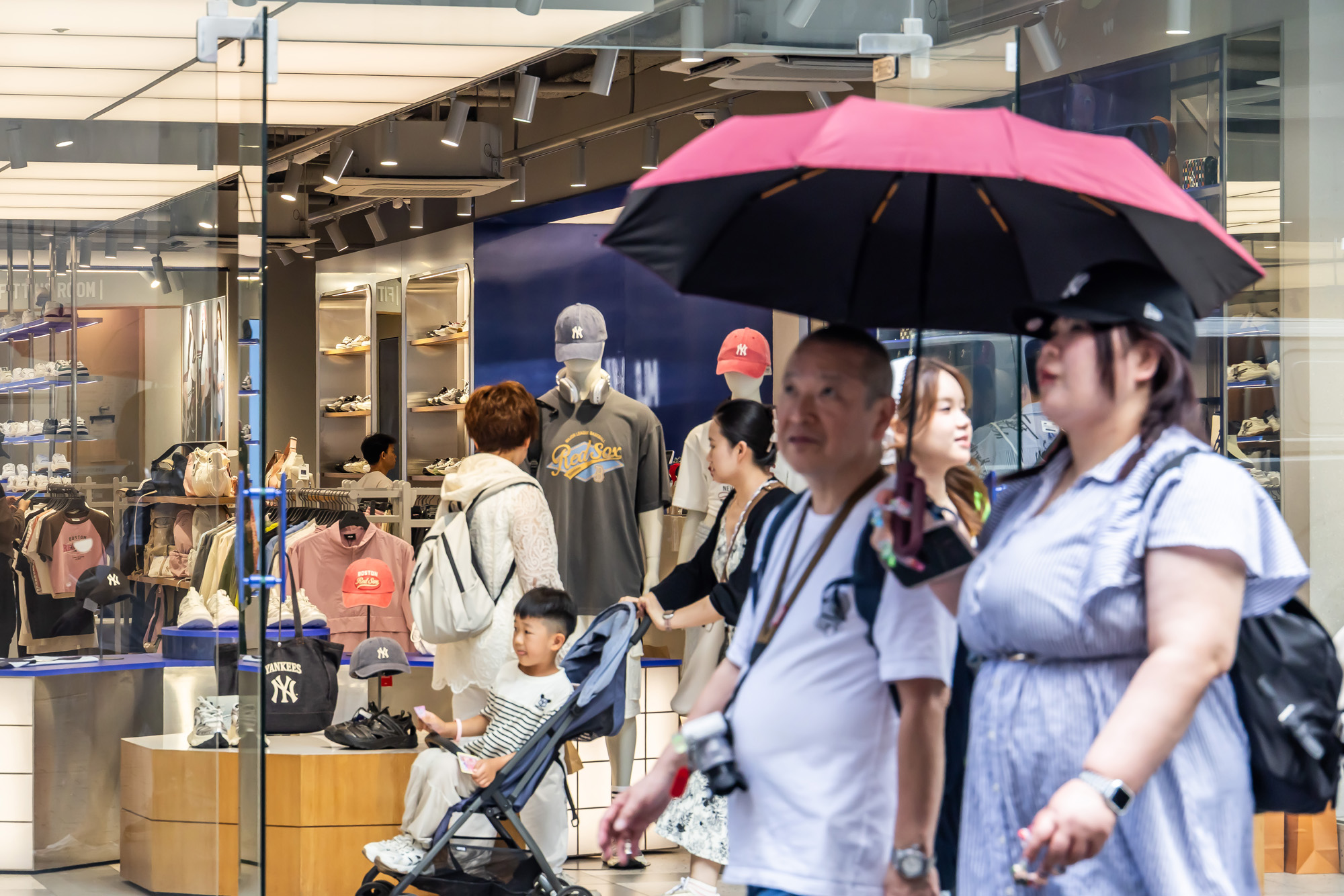 사회;날씨;여름스케치;폭염스케치;폭염경보;개문냉방영업;개문영업;명동상가개문냉방;열화상카메라스케치