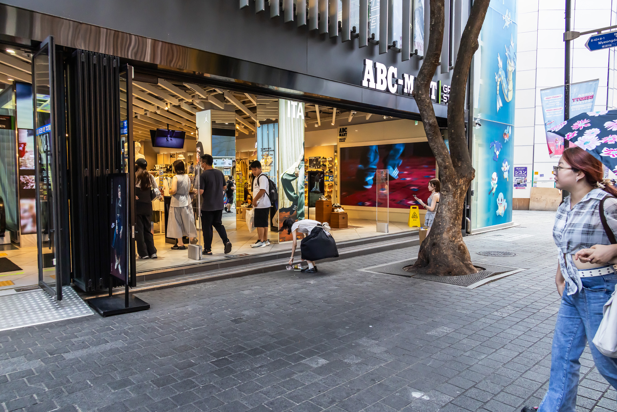 사회;날씨;여름스케치;폭염스케치;폭염경보;개문냉방영업;개문영업;명동상가개문냉방;열화상카메라스케치